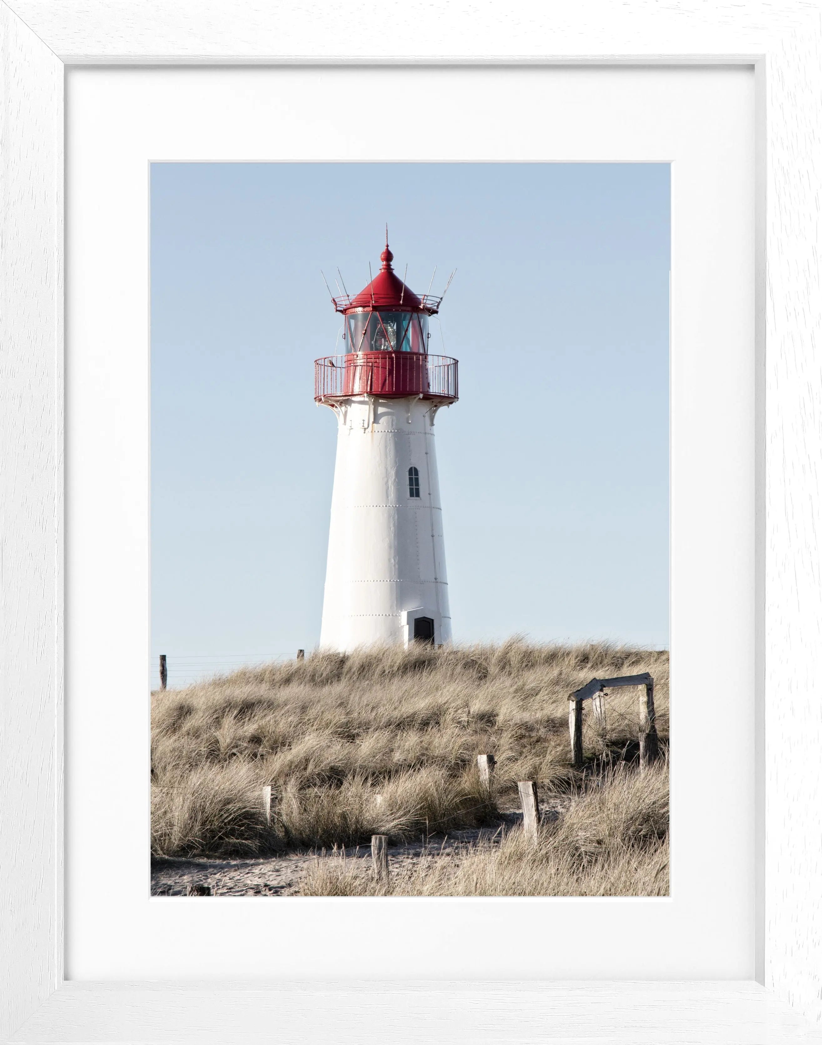 Schwarz-weiß Poster mit Rahmen von Cosman-Photocollection, Leuchtturm List auf Sylt, Maße 25x31cm, Motiv in Strandnähe.
