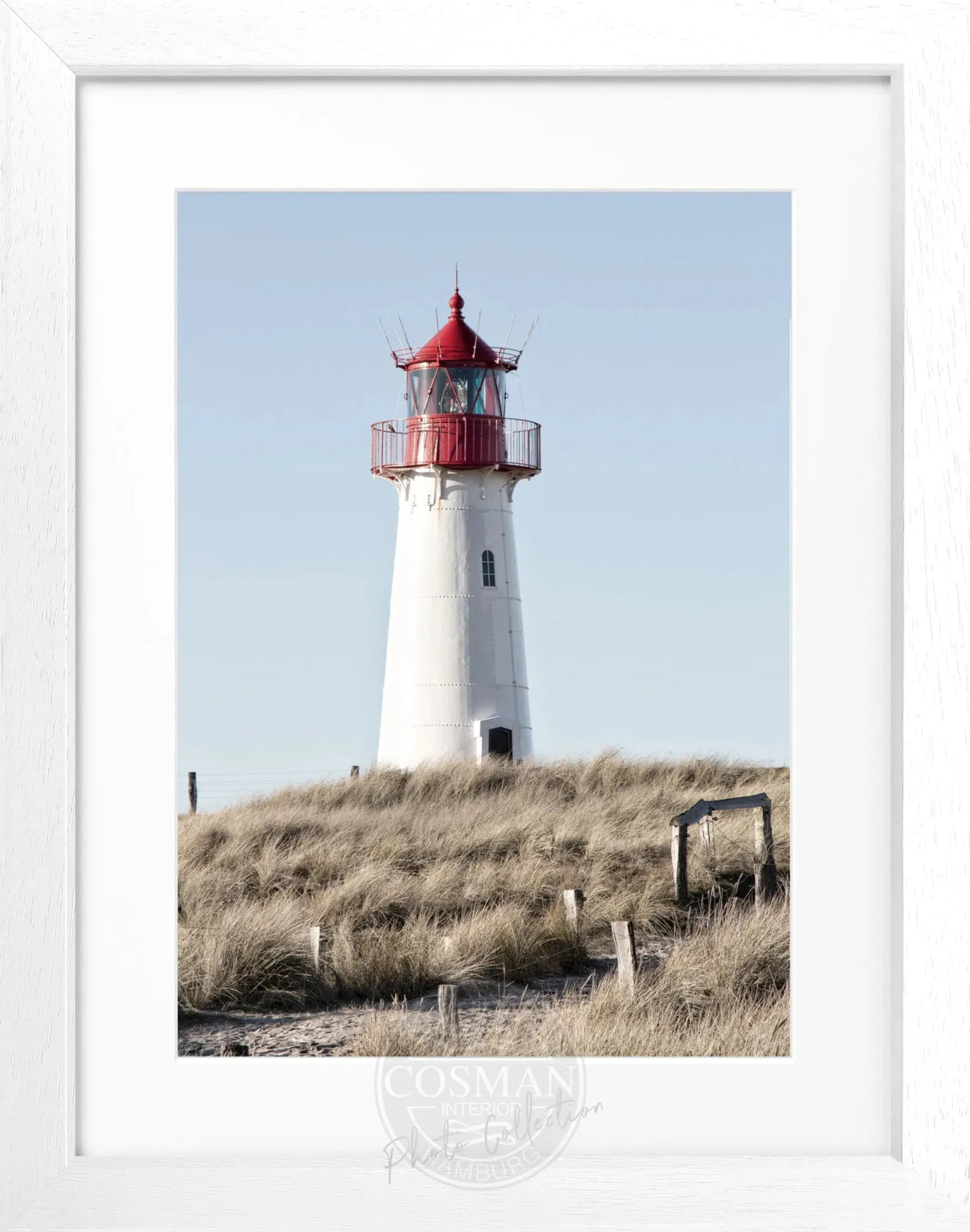Schwarz-weiß Poster mit Rahmen von Cosman-Photocollection, Leuchtturm List auf Sylt, Maße 25x31cm, Motiv in Strandnähe.