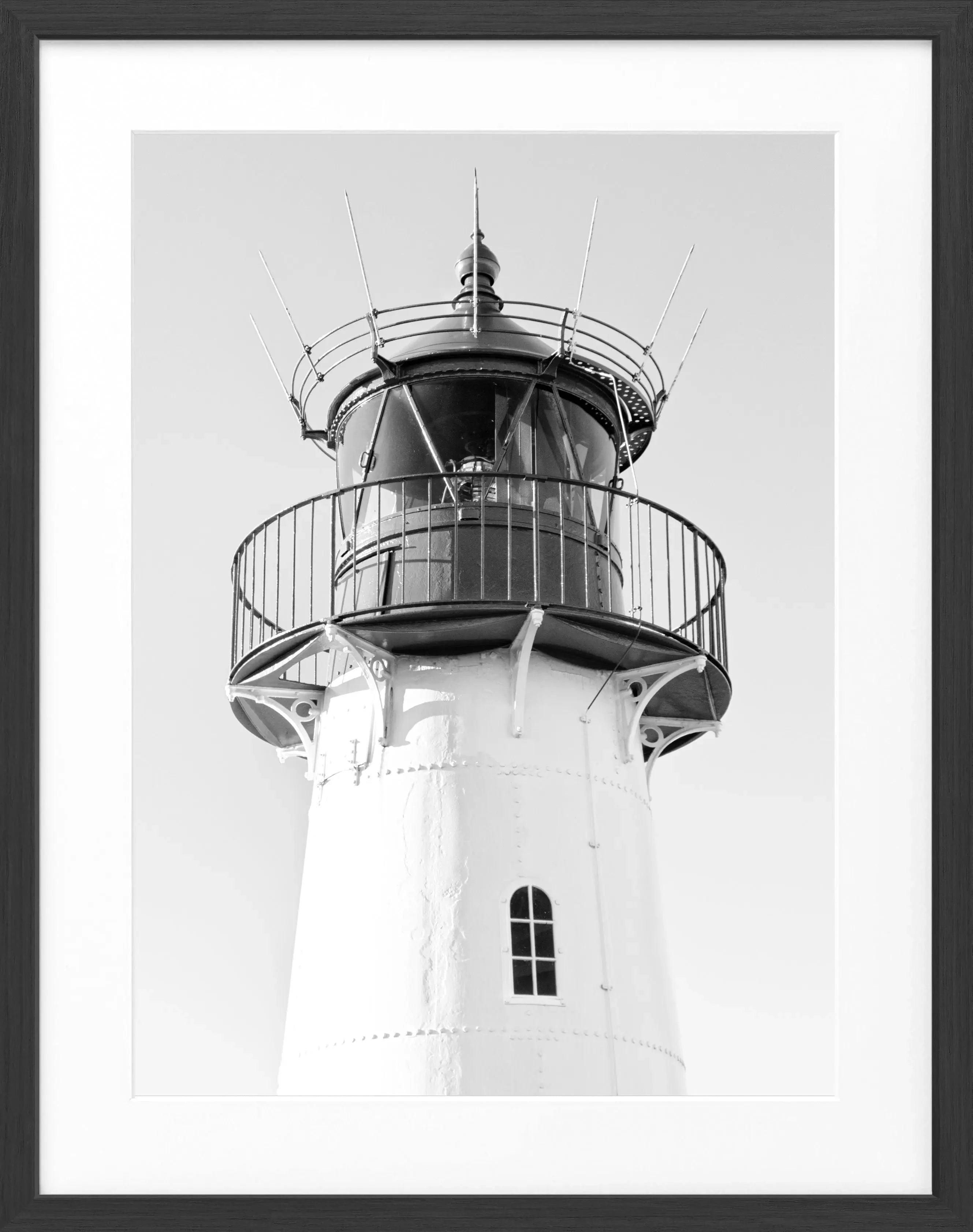 Schwarz-weiß Poster mit Rahmen von Cosman-Photocollection, zeigt den Leuchtturm auf Sylt Lister, Maße 25x31cm