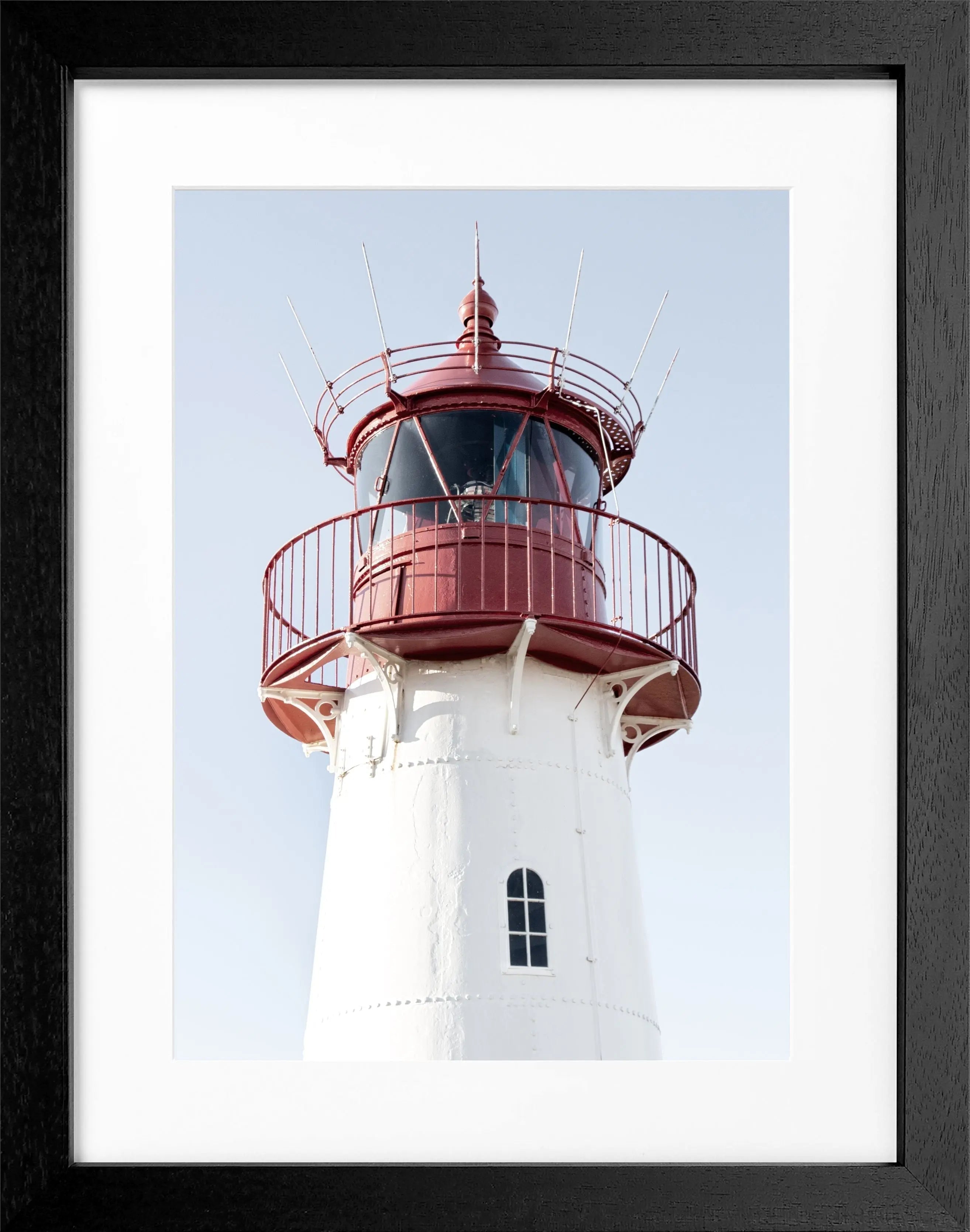 Schwarz-weiß Poster mit Rahmen von Cosman-Photocollection, zeigt den Lister Leuchtturm auf Sylt, Maße 25x31 cm.