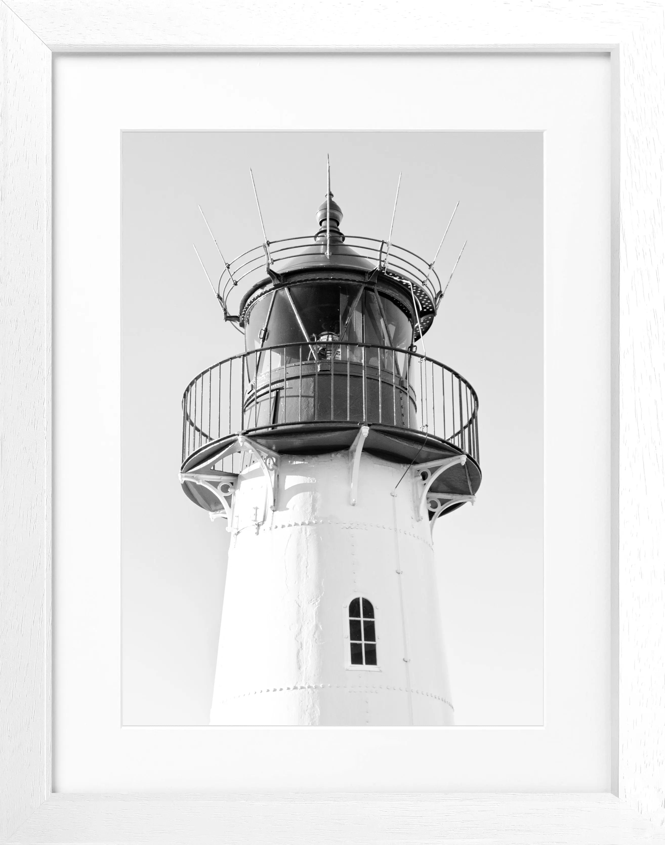 Schwarz-weiß Poster mit Rahmen von Cosman-Photocollection, Lister Leuchtturm auf Sylt, 25x31 cm, Motiv in Schwarz-Weiß