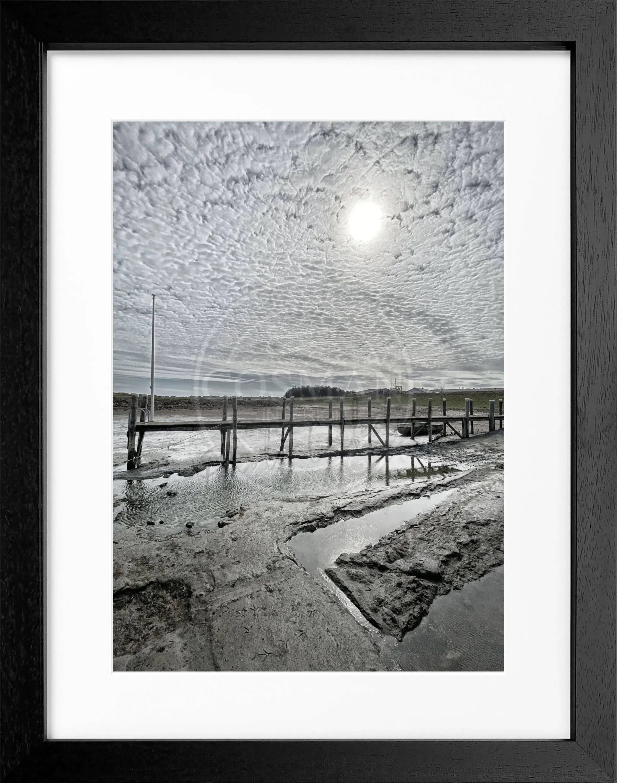 Schwarz-weiß Poster mit Rahmen, Sylt Rantum Hafen, von Cosman-Photocollection, 25x31 cm, maritimes Hafenmotiv
