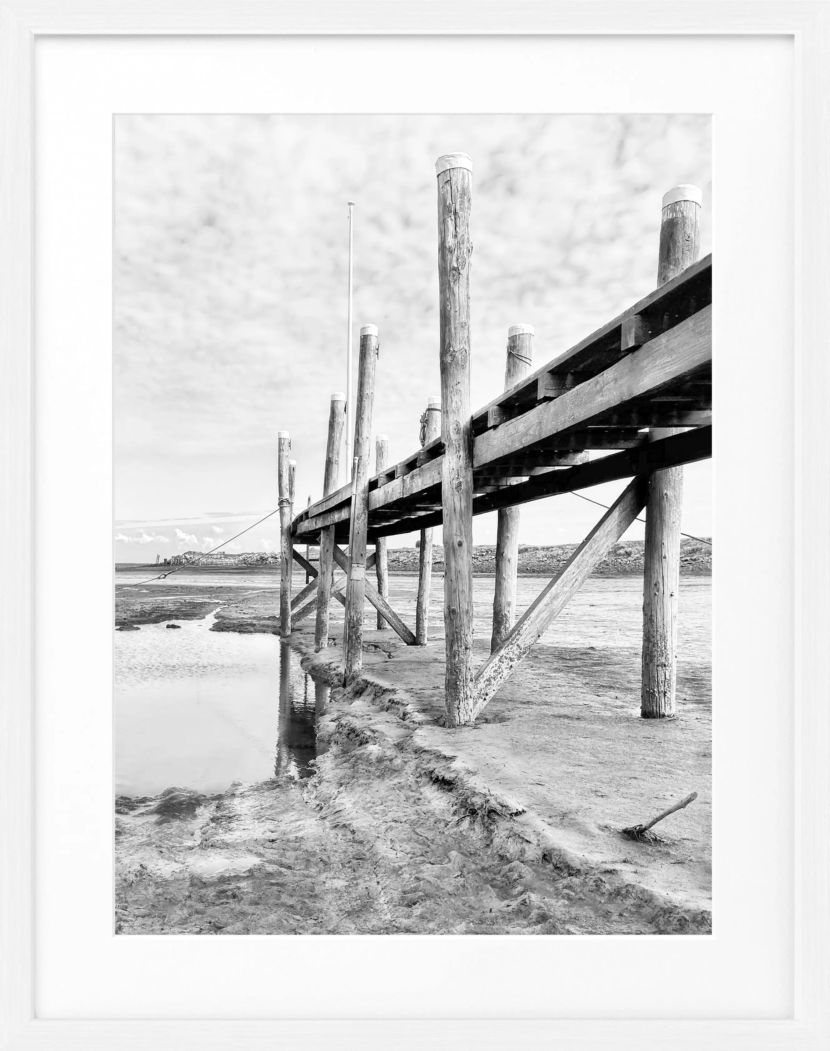 Schwarz-weiß Poster mit Rahmen von Sylt Rantum Hafen, von Cosman-Photocollection, 25x31 cm, maritime Küstenlandschaft