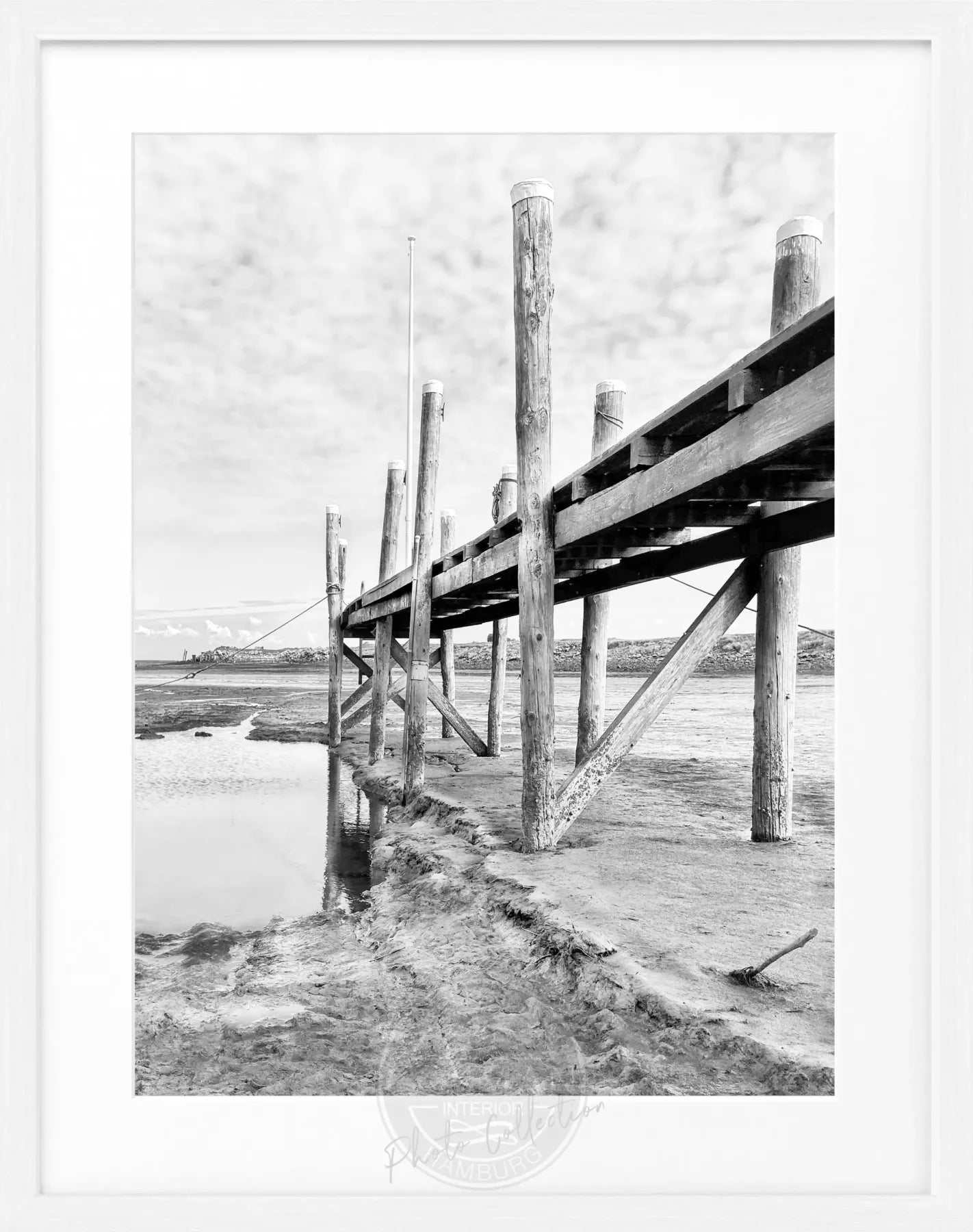 Schwarz-weiß Poster mit Rahmen von Sylt Rantum Hafen, von Cosman-Photocollection, 25x31 cm, maritime Küstenlandschaft
