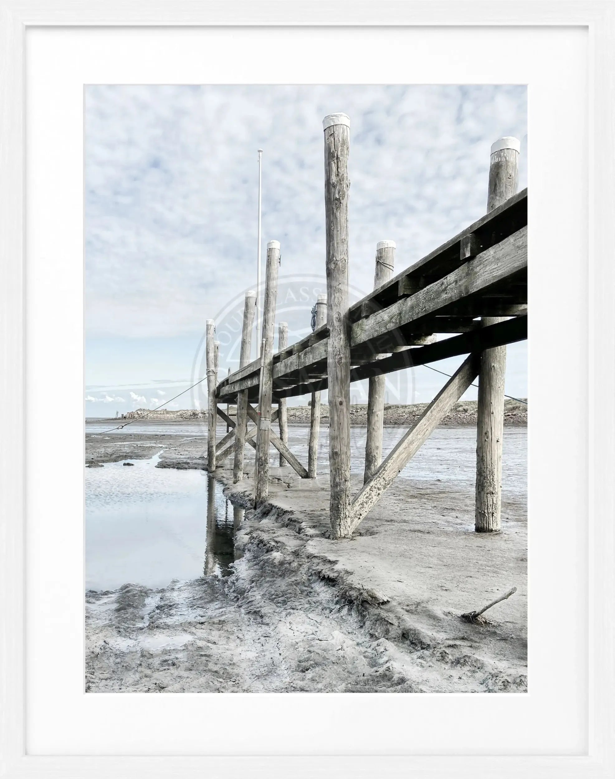 Schwarz-weiß Poster mit Rahmen von Sylt Rantum Hafen, 25x31 cm, von Cosman-Photocollection, maritime Landschaft.
