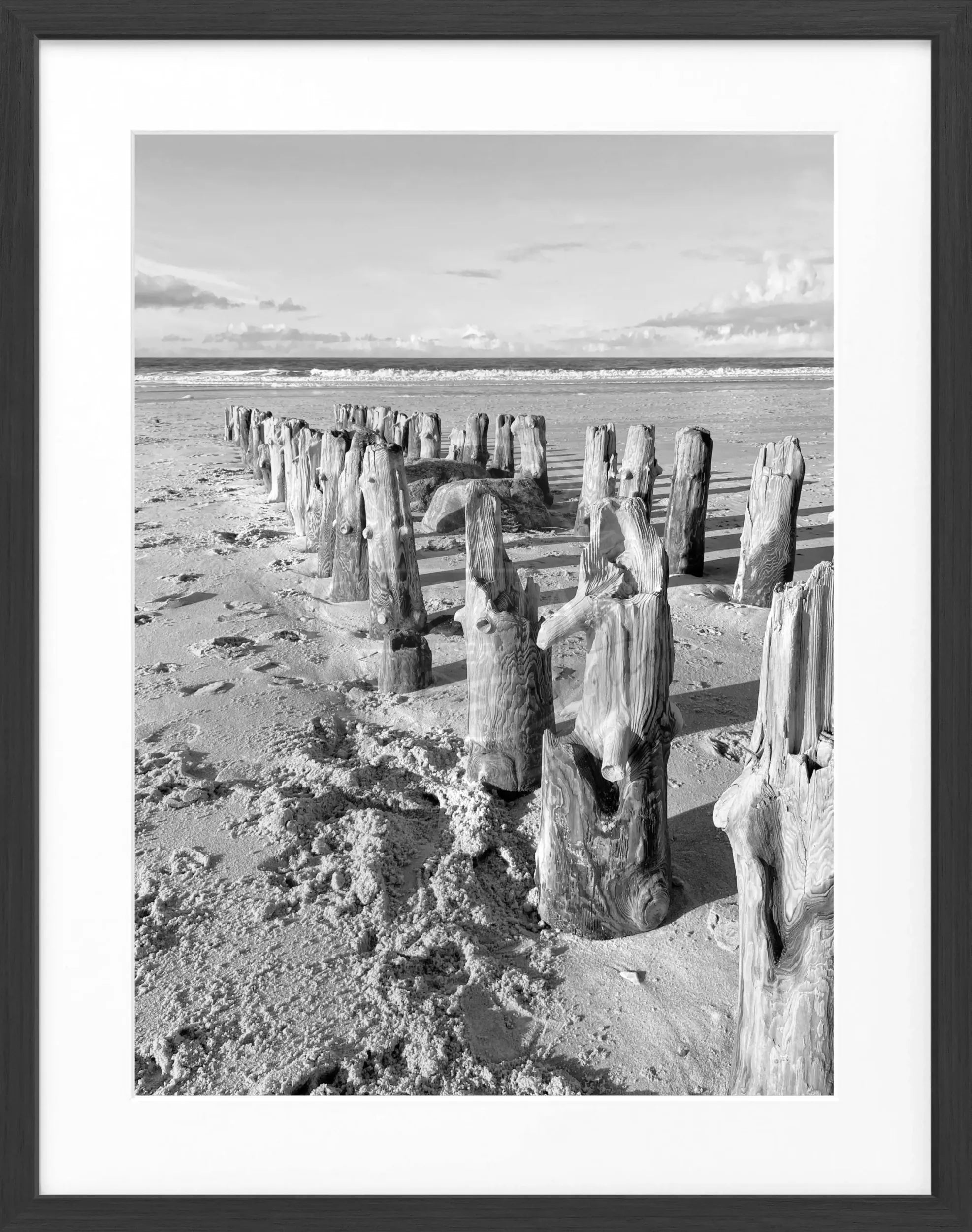 Schwarz-weiß Poster mit Rahmen von Sylt ‘Strand’ von Cosman-Photocollection, 25x31 cm, Strandmotiv in eleganter Gestaltung