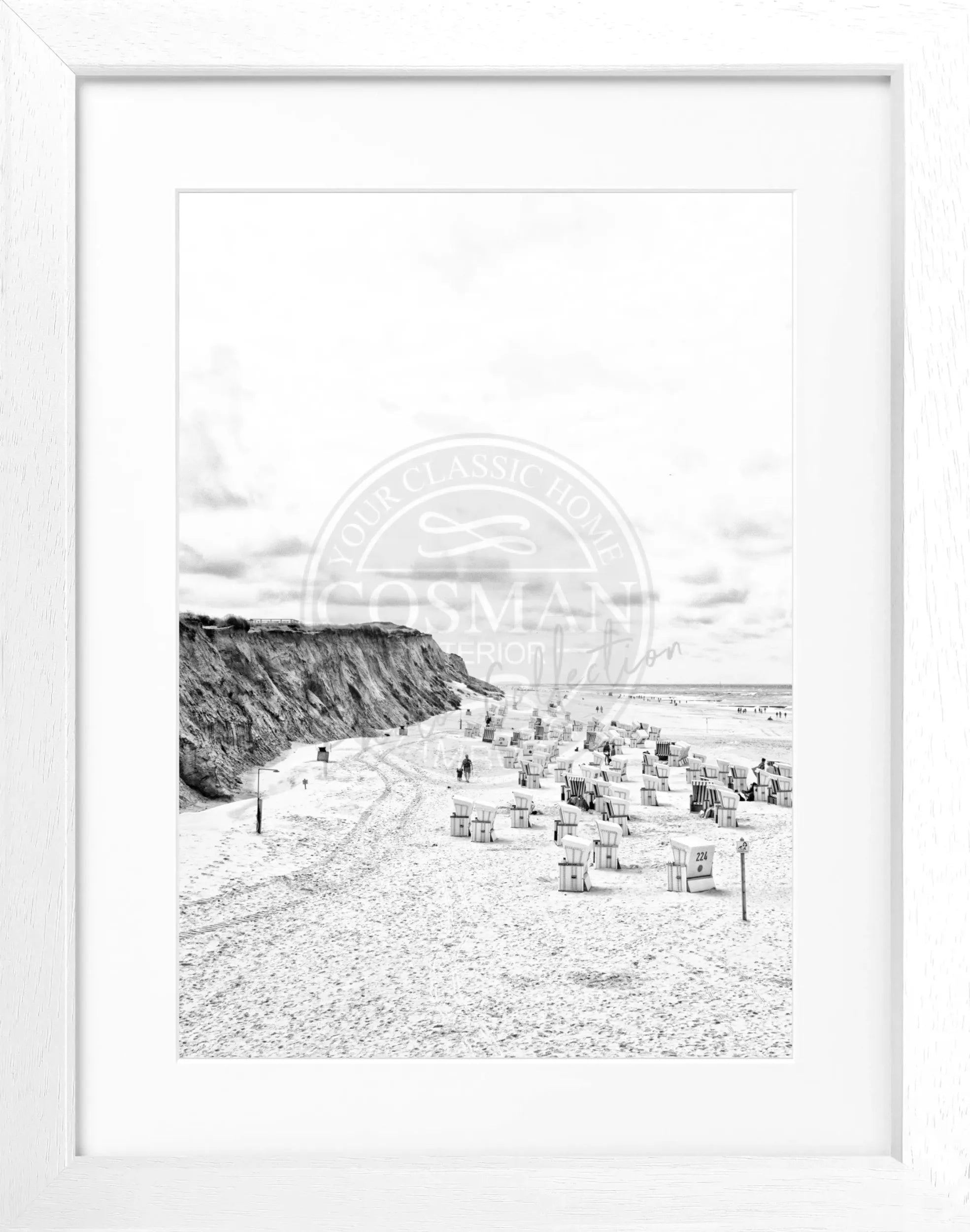 Schwarz-weiß Poster mit Rahmen von Cosman-Photocollection, zeigt Strandkörbe am Kampener Strand auf Sylt, Maße 25x31 cm.