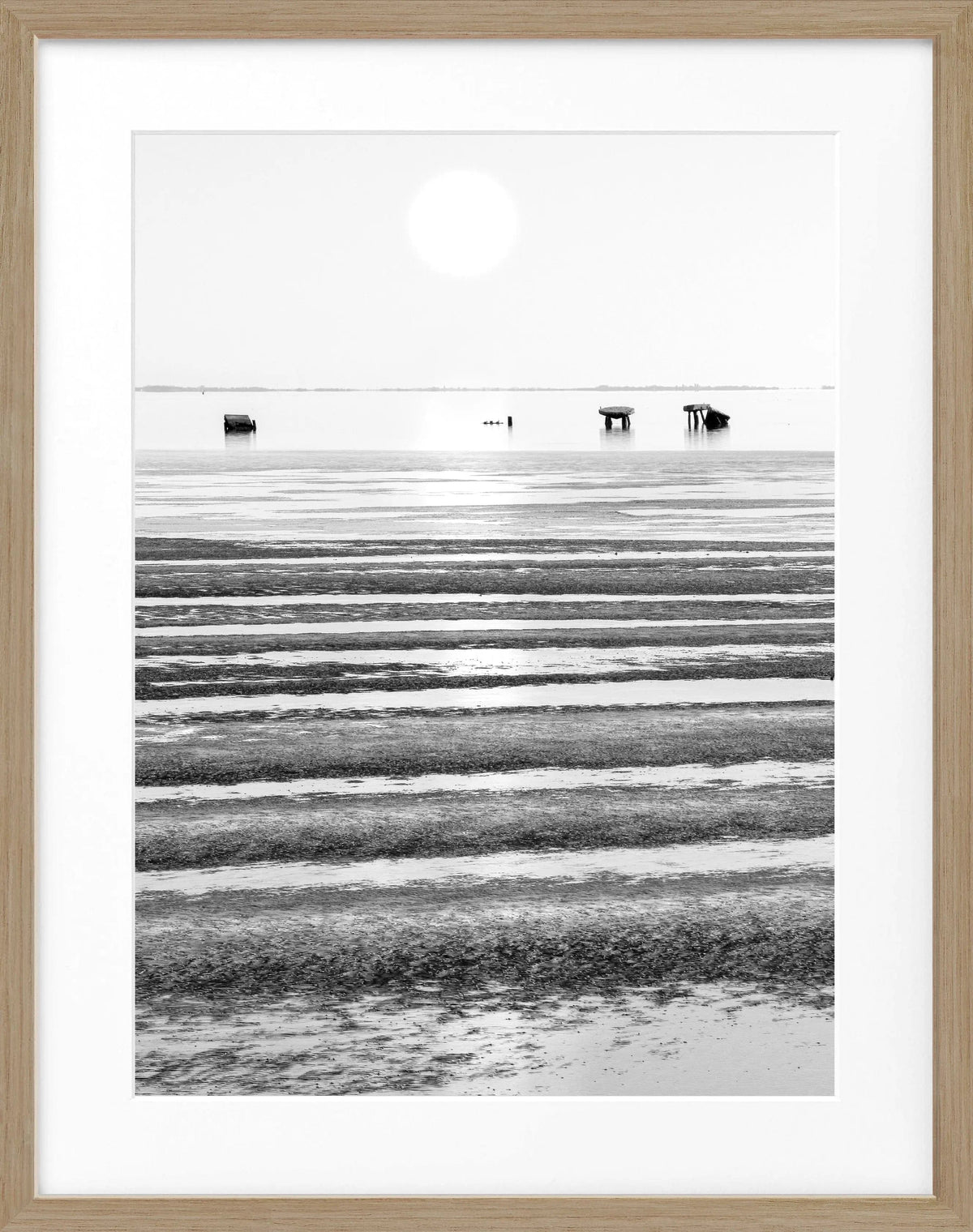 Schwarz-weiß Poster mit Rahmen ’Wattenmeer’ Sylt von Cosman-Photocollection, 25x31cm, Meereslandschaft, Wanddekoration