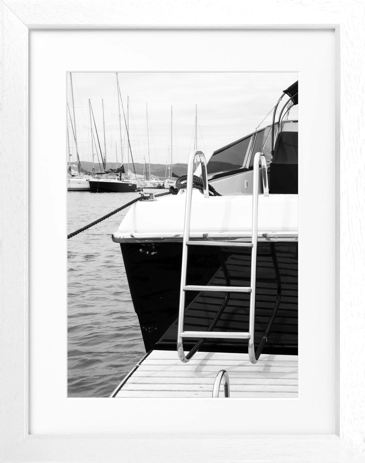 Schwarz-weiß Poster mit Rahmen 'Yacht' Saint Tropez, 25x31 cm, von Cosman-Photocollection, maritime Motiv