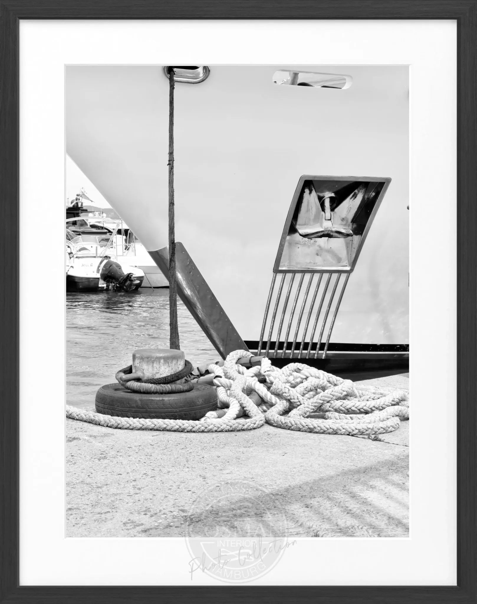 Schwarz-weiß Poster mit Rahmen, Yacht in Saint Tropez, Cosman-Photocollection, 25x31cm, maritime Dekoration