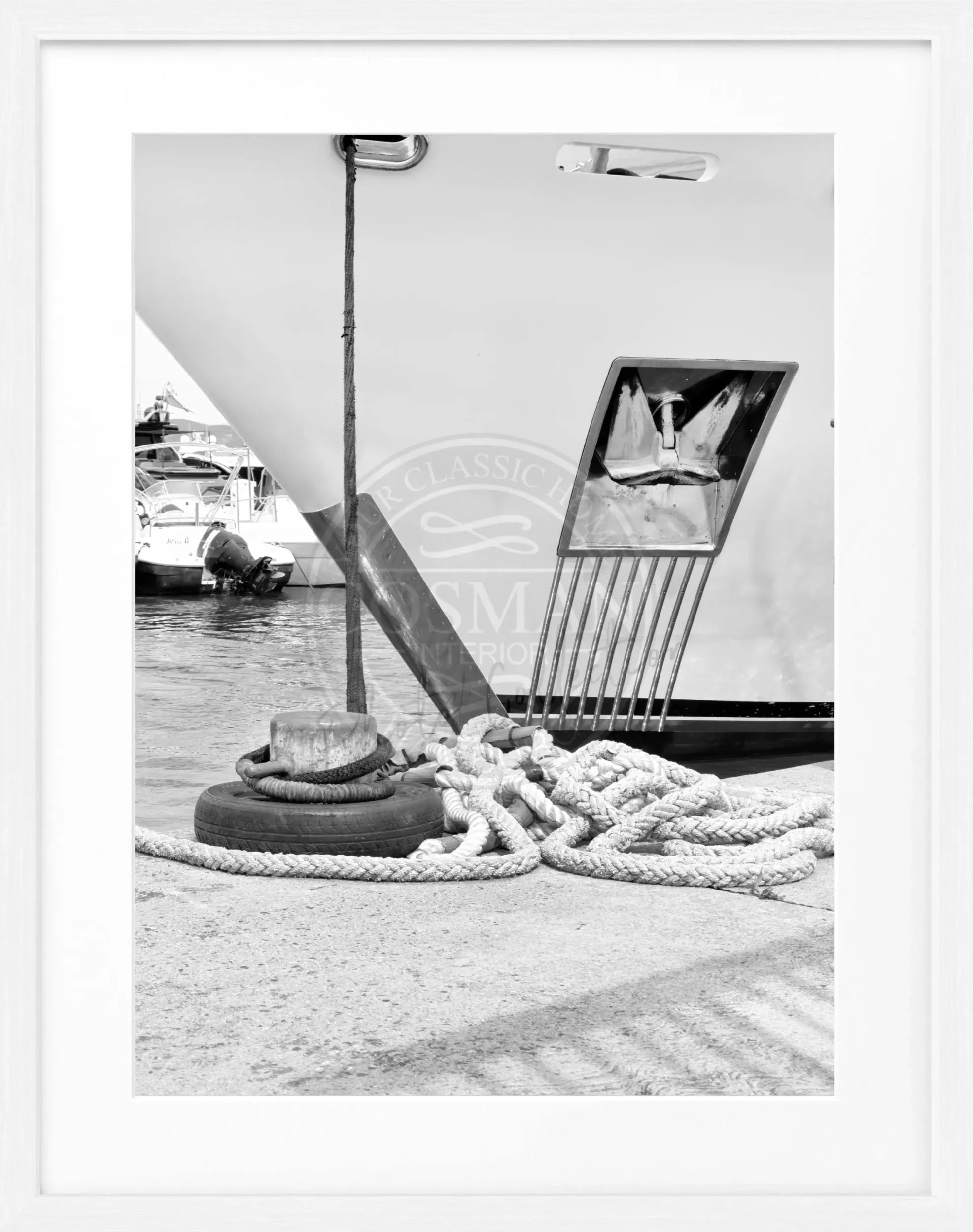 Schwarz-weiß Poster mit Rahmen 'Yacht' Saint Tropez von Cosman-Photocollection, 25x31 cm, maritime Segelboot Szene