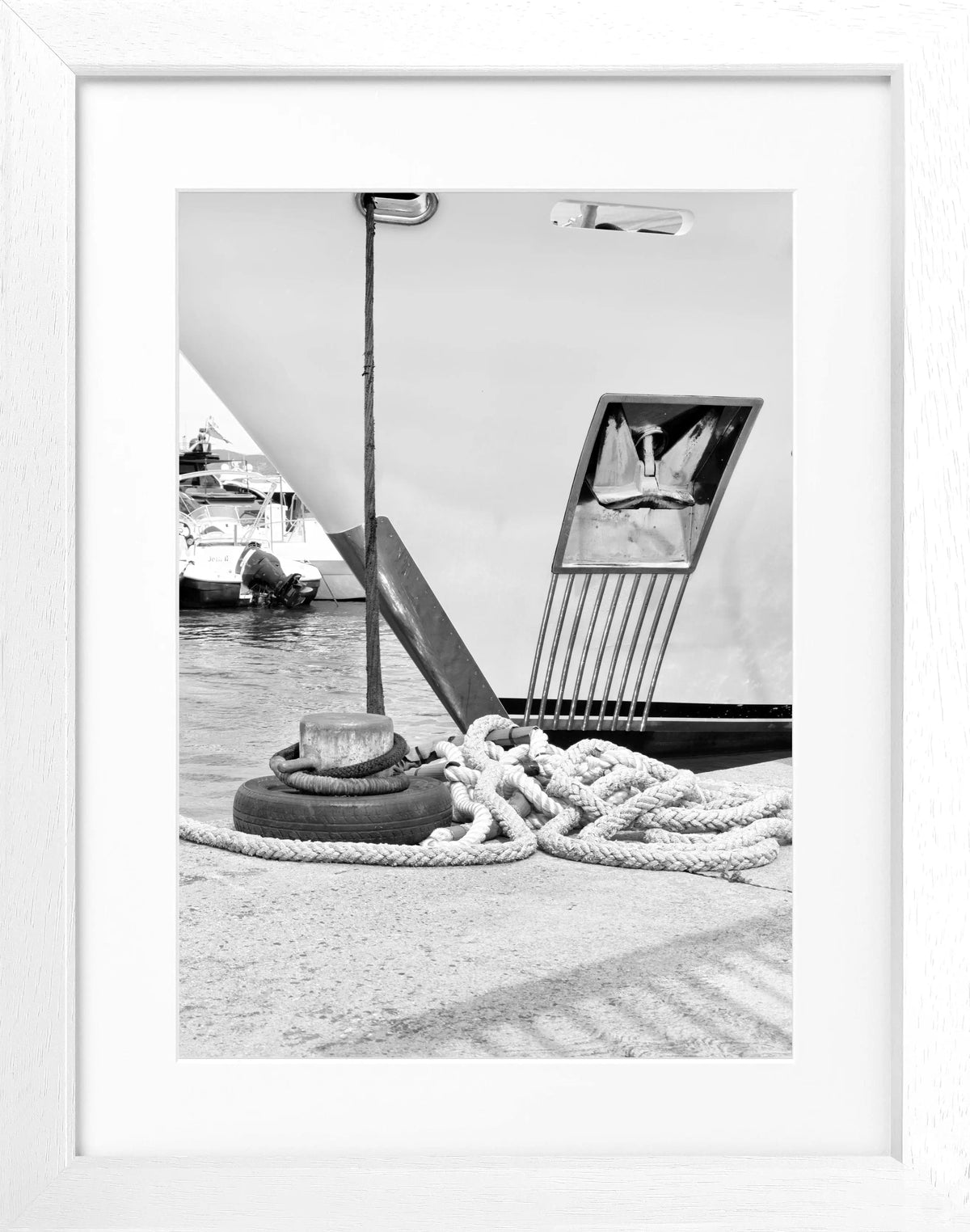 Schwarz-weiß Poster mit Rahmen, Yacht in Saint Tropez, Cosman-Photocollection, 25x31 cm, maritimes Motiv, eleganter Wanddekoration