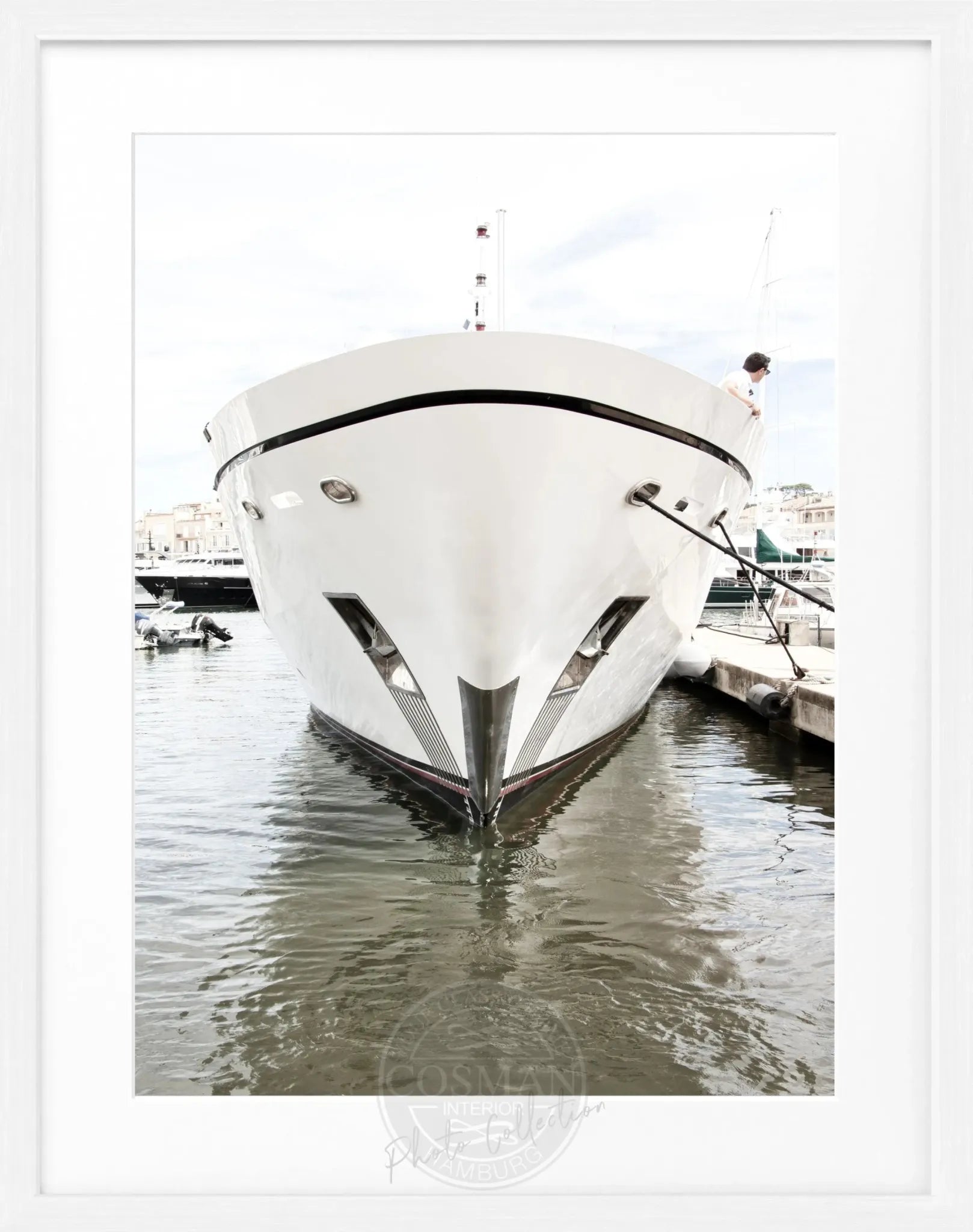 Schwarz-weiß Poster mit Rahmen von Cosman-Photocollection, Motiv einer Yacht in Saint Tropez, 25x31 cm, elegantes Wandschmuck
