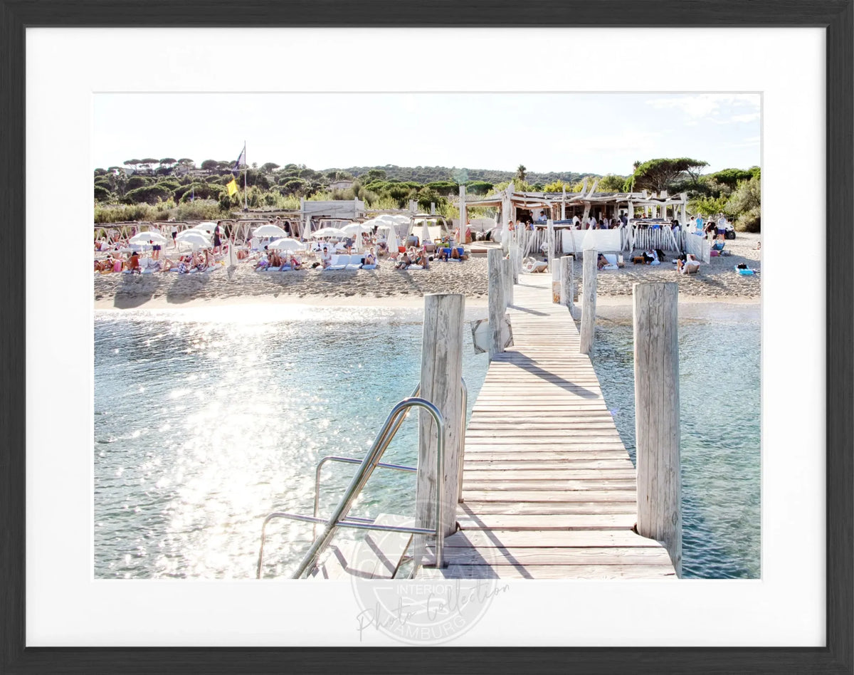Schwarz-weiß Poster mit Rahmen, ’Beach Le Club 55’ Saint Tropez, von Cosman-Photocollection, 31x25 cm, stilvolle Wanddekoration