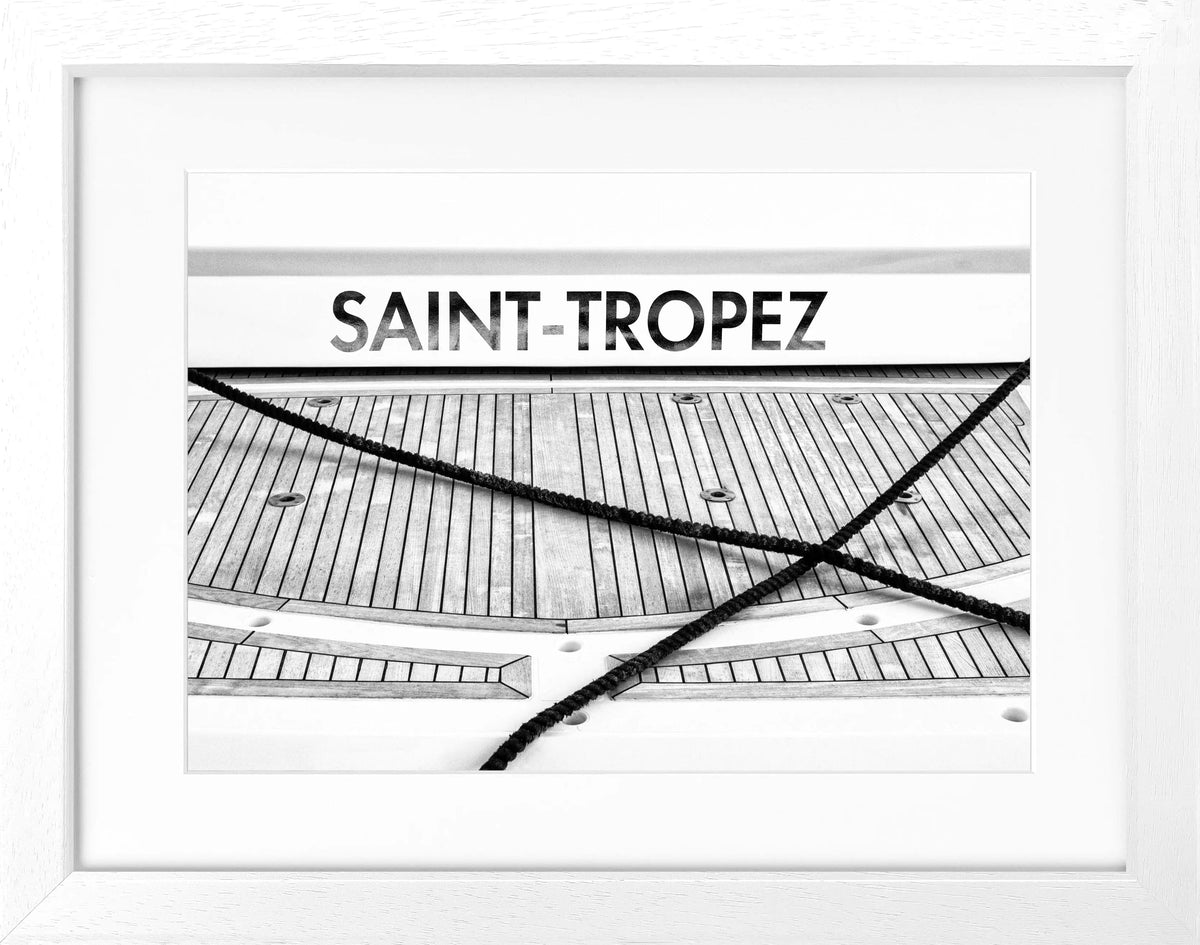 Schwarz-weiß Poster mit Rahmen 'Boot Hafen' Saint Tropez von Cosman-Photocollection, 31x25 cm, maritimes Hafenmotiv