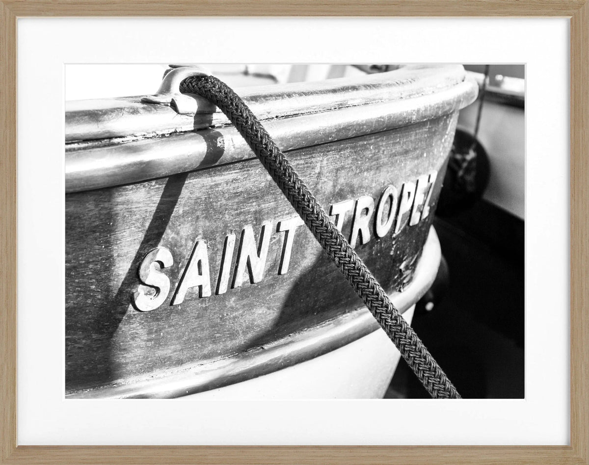 Schwarz-weiß Poster mit Rahmen von einem Boot in Saint Tropez, 31x25cm, von Cosman-Photocollection, stilvolle Wanddekoration