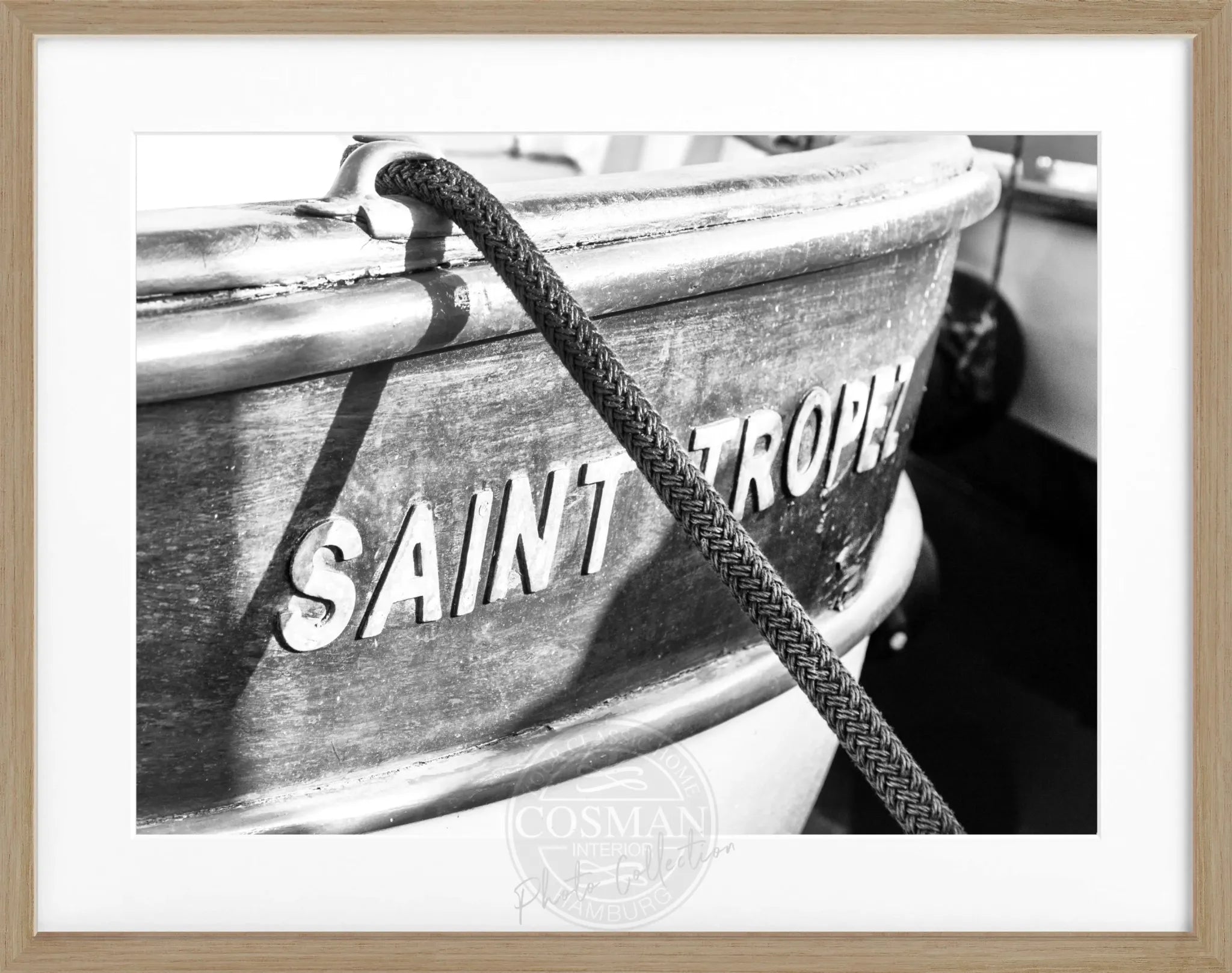 Schwarz-weiß Poster mit Rahmen von einem Boot in Saint Tropez, 31x25cm, von Cosman-Photocollection, stilvolle Wanddekoration