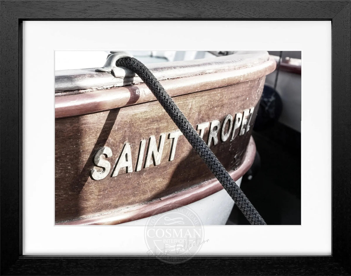 Schwarz-weiß Poster mit Rahmen ’Boot’ Saint Tropez von Cosman-Photocollection, 31x25 cm.