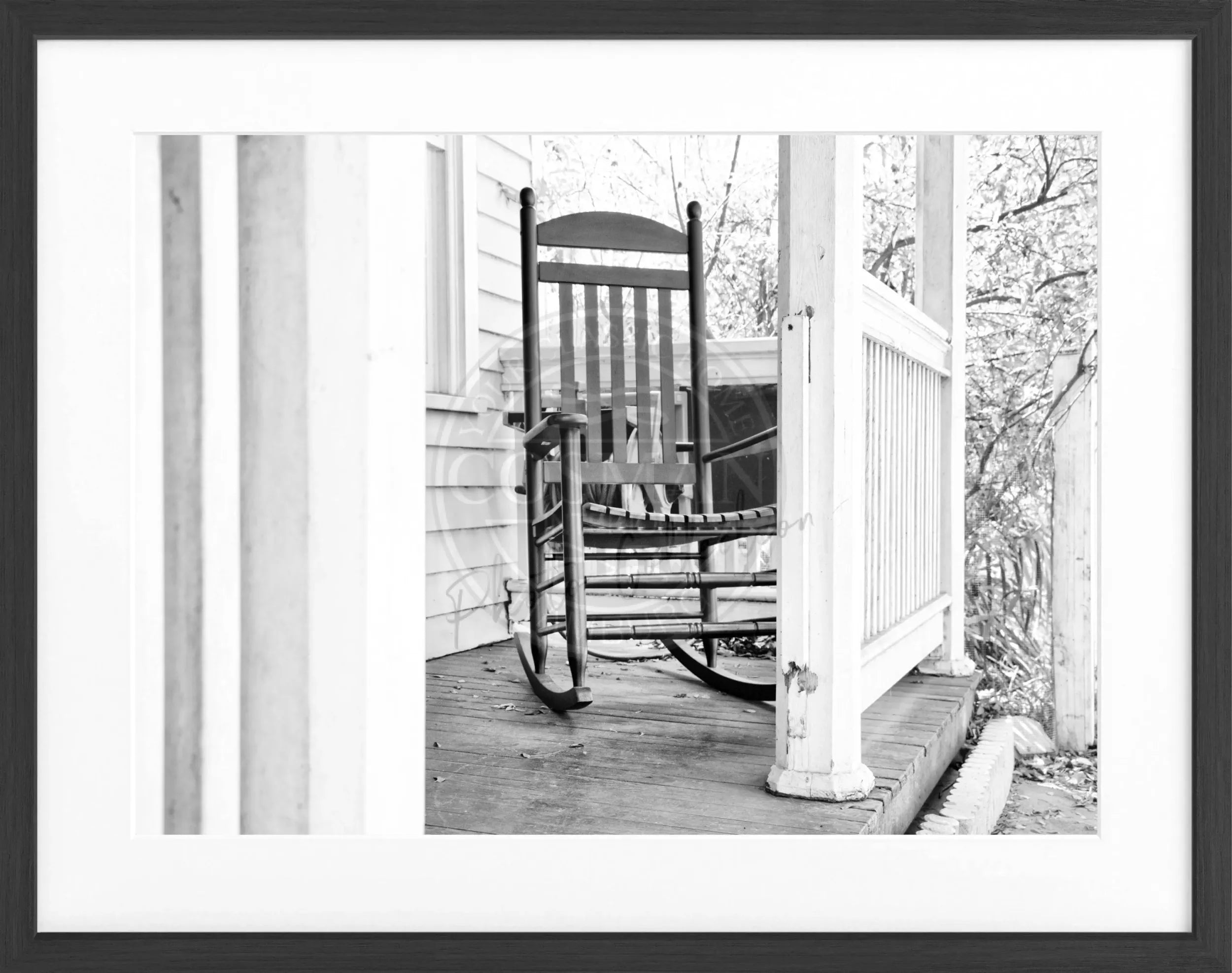 Schwarz-weiß Poster mit Rahmen von Cosman-Photocollection, Florida Key West mit Liegestuhl, Maße 31x25 cm
