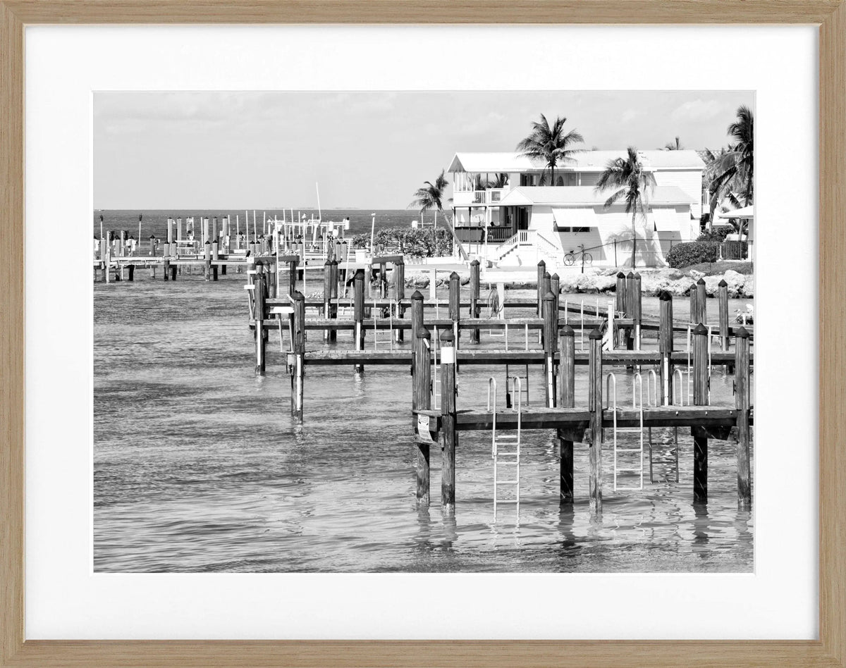 Schwarz-weiß Poster mit Rahmen von Cosman-Photocollection, Florida Keys Beach House Motiv, 31x25 cm, Wanddekoration