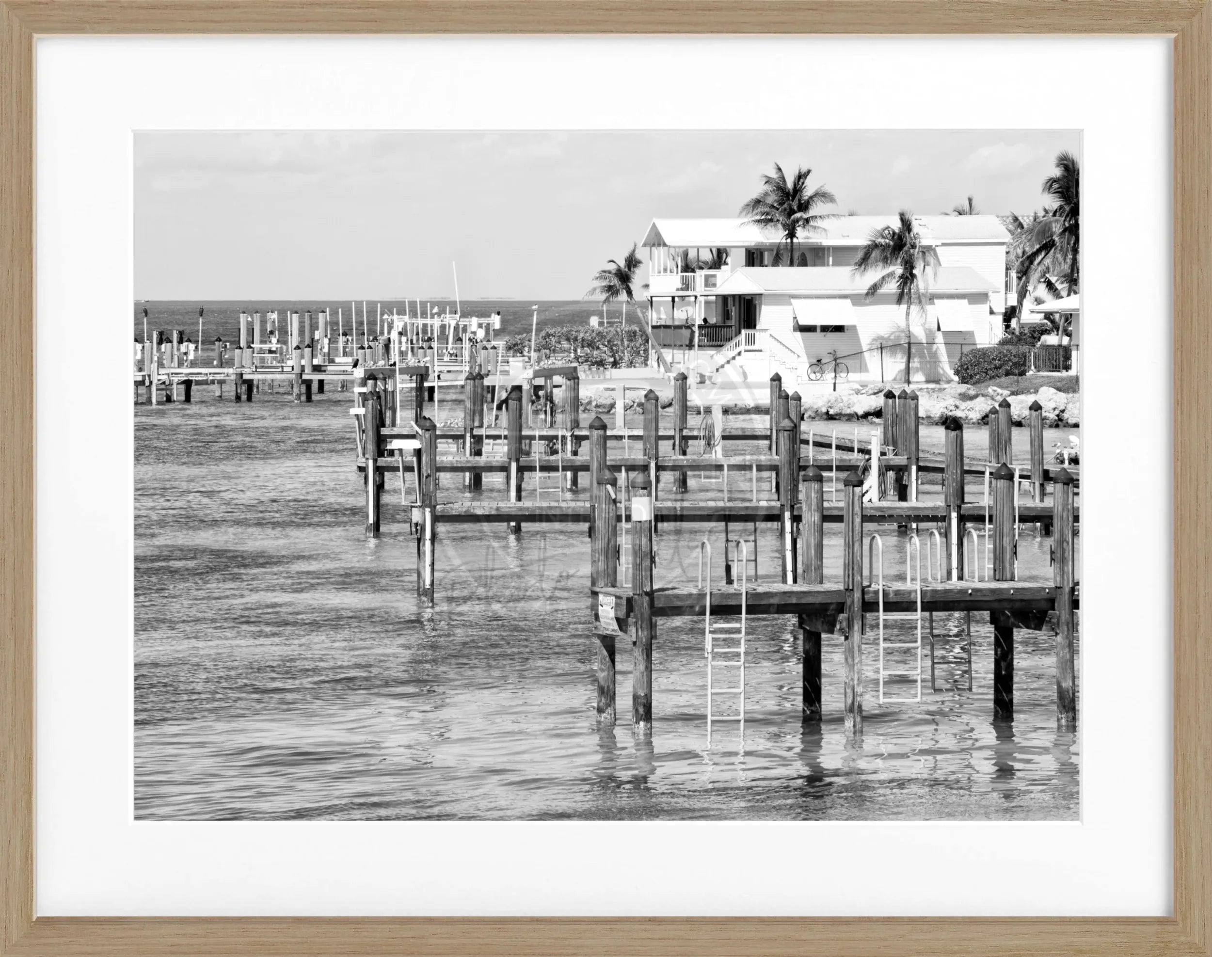 Schwarz-weiß Poster mit Rahmen von Cosman-Photocollection, Florida Keys Beach House Motiv, 31x25 cm, Wanddekoration