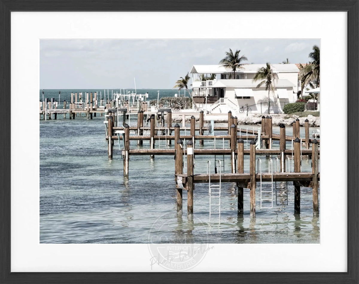 Schwarz-weiß Poster mit Rahmen von Cosman-Photocollection, Florida Keys ‚Beach House‘, 31x25 cm, Wanddekoration