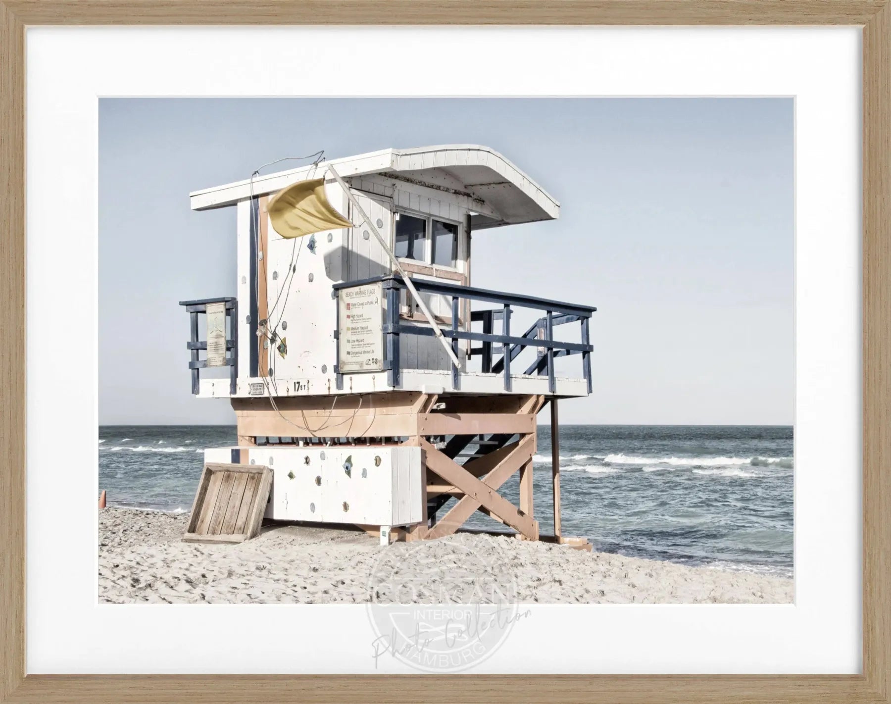 Schwarz-weiß Poster mit Rahmen von Miami Beach Florida, 31x25cm, von Cosman-Photocollection, ideal für Wanddekoration.