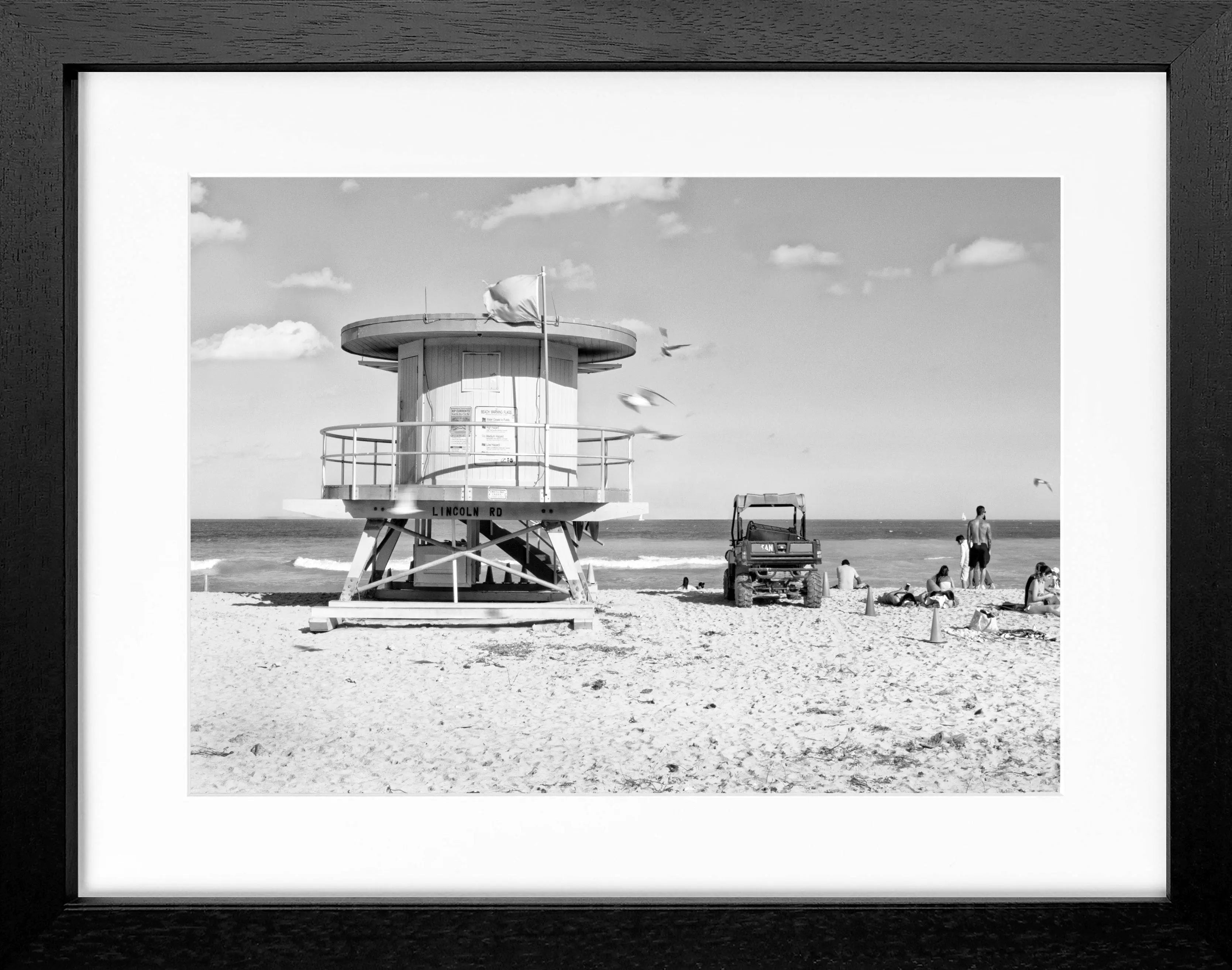 Schwarz-weiß Poster mit Rahmen, Miami Beach Florida, 31x25 cm, von Cosman-Photocollection, Wanddekoration mit Strandmotiv