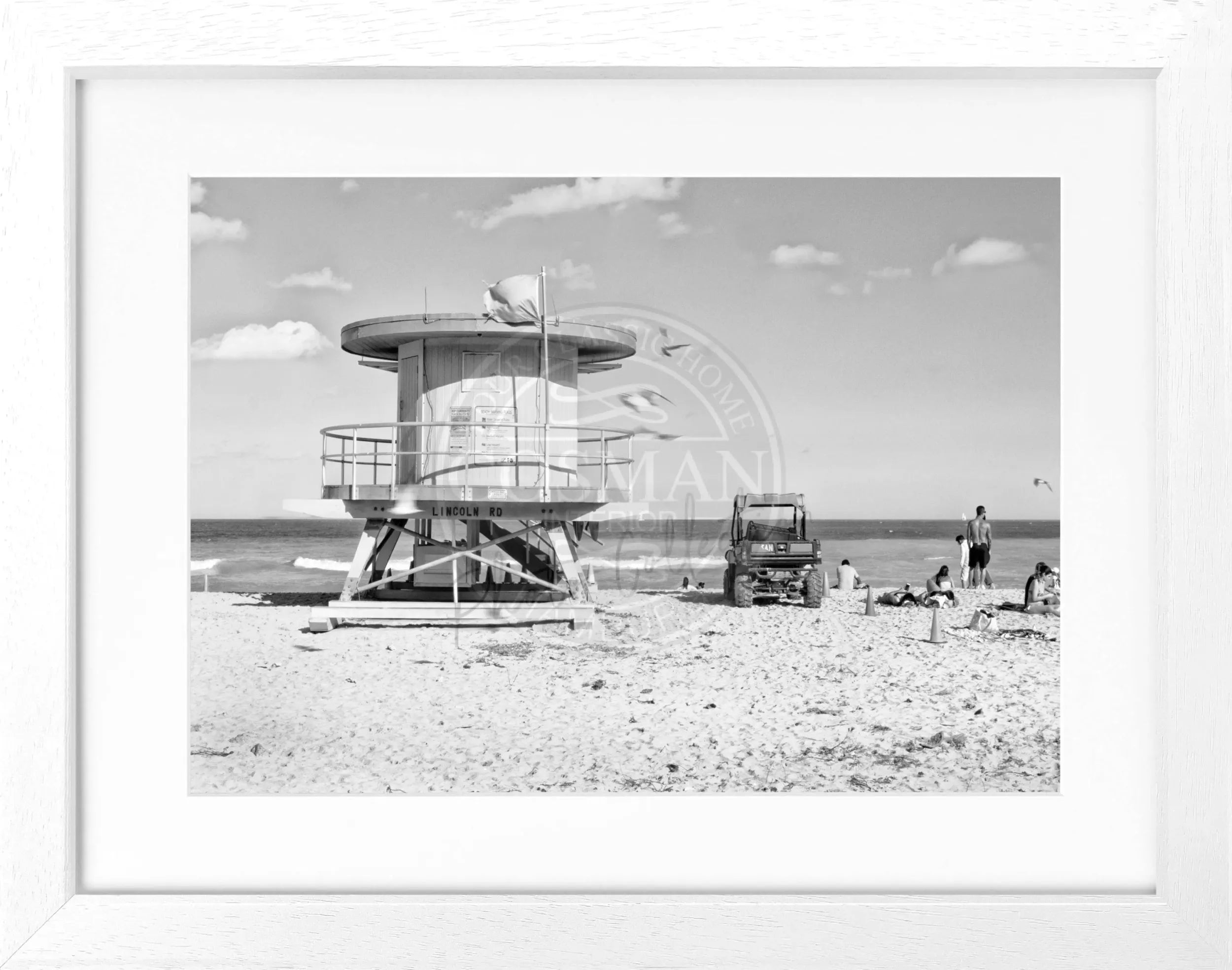Schwarzweiß-Poster mit Rahmen von Miami Beach, Florida, im Bild, von Cosman-Photocollection, 31cm x 25cm