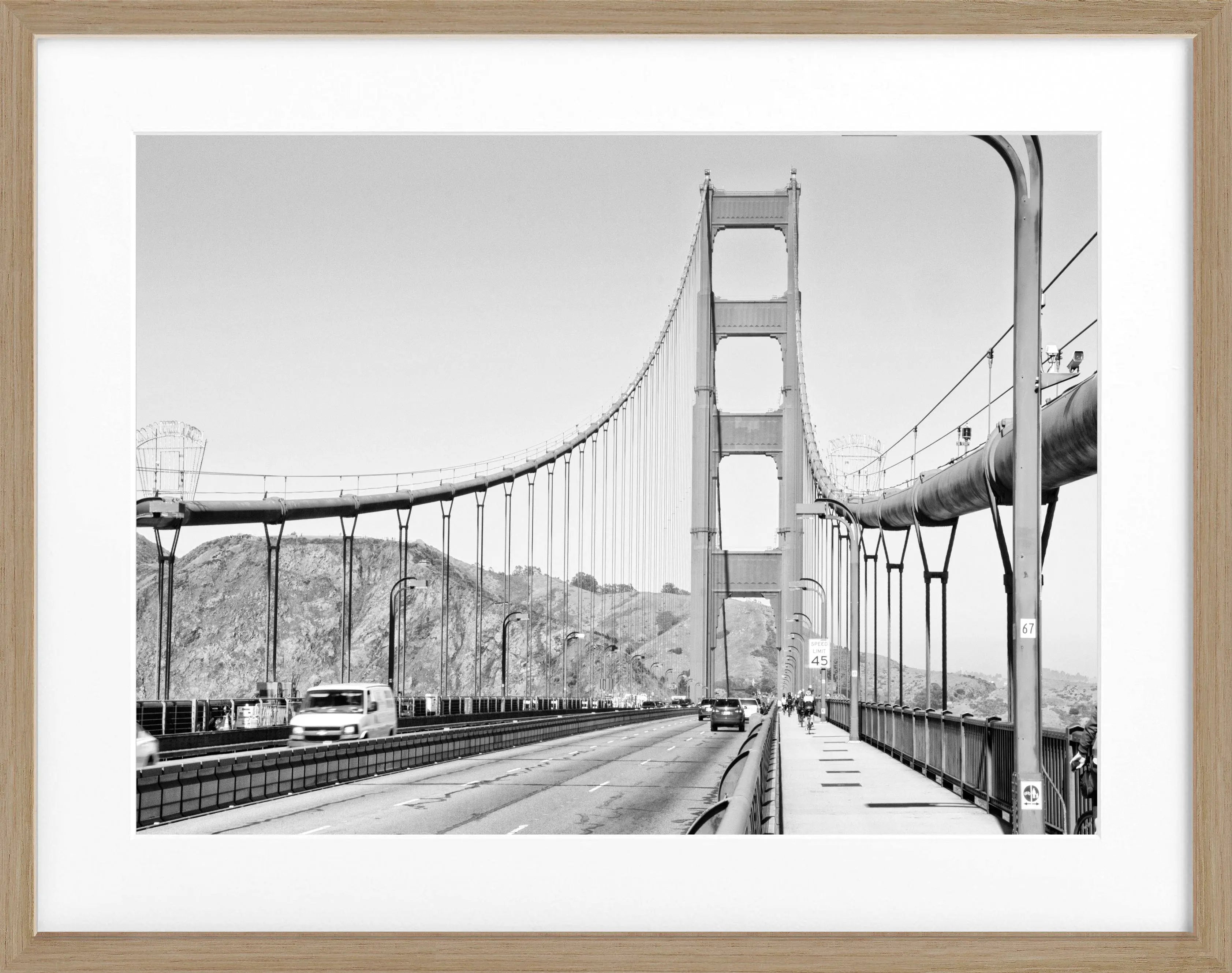 Schwarz-weiß Poster mit Rahmen von Cosman-Photocollection, Golden Gate Bridge in San Francisco, 31x25 cm.