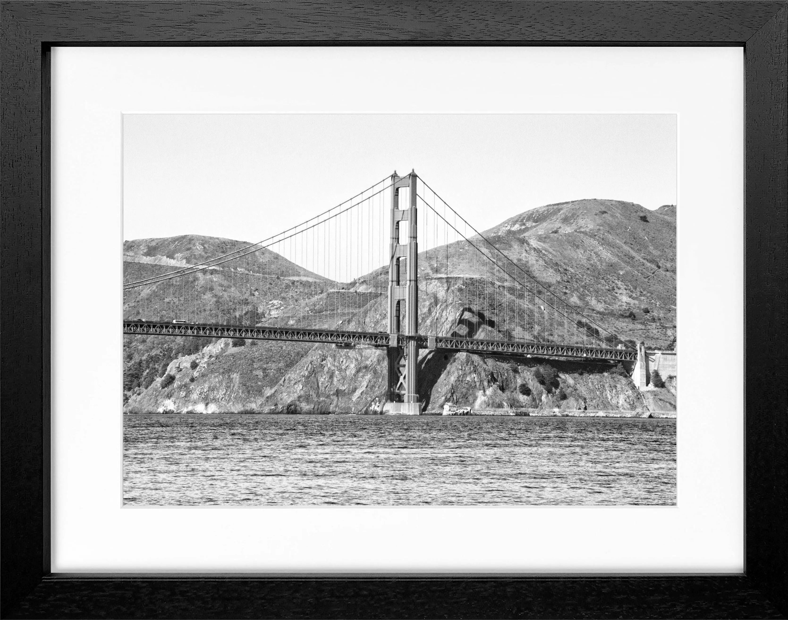 Schwarz-weiß Poster mit schwarzem Rahmen, Golden Gate Bridge in San Francisco, von Cosman-Photocollection, 31x25 cm.