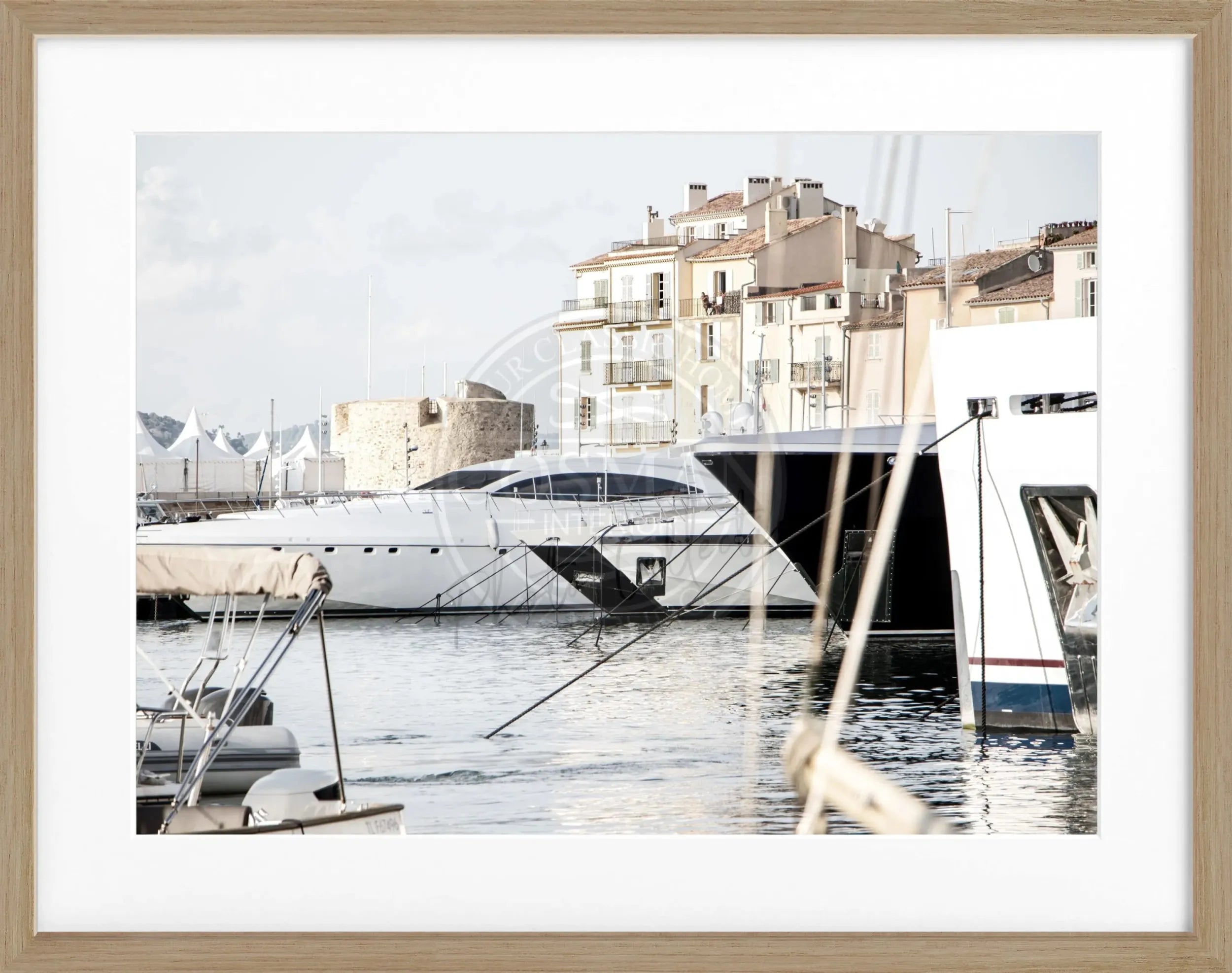 Schwarz-weiß Poster mit Rahmen von Cosman-Photocollection, Motiv Hafen Saint Tropez, 31x25 cm, Wanddekoration
