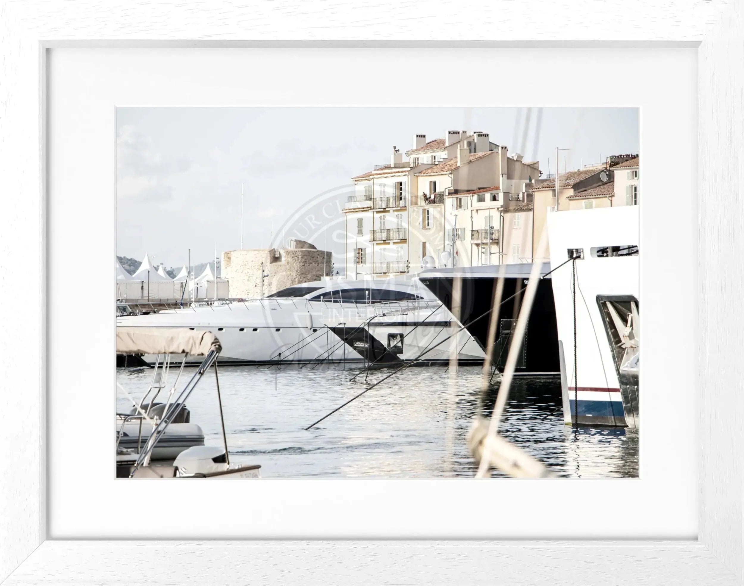 Schwarz-weiß Poster mit Rahmen ’Hafen’ Saint Tropez von Cosman-Photocollection, 31x25 cm, maritimes Hafenmotiv.