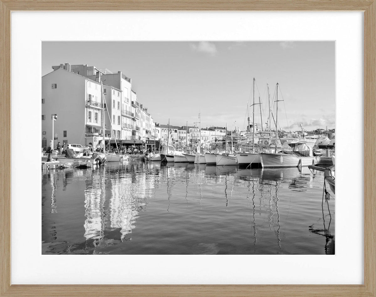 Schwarz-weiß Poster mit Rahmen, Hafenmotiv Saint Tropez, von Cosman-Photocollection, 31x25 cm, Wanddekoration