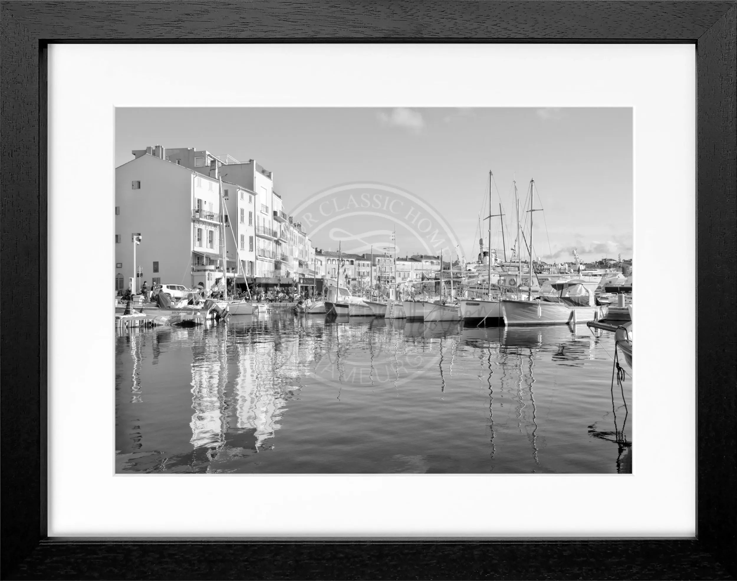 Schwarz-weiß Poster mit Rahmen ’Hafen’ Saint Tropez von Cosman-Photocollection, 31x25 cm, maritimes Stadtbild