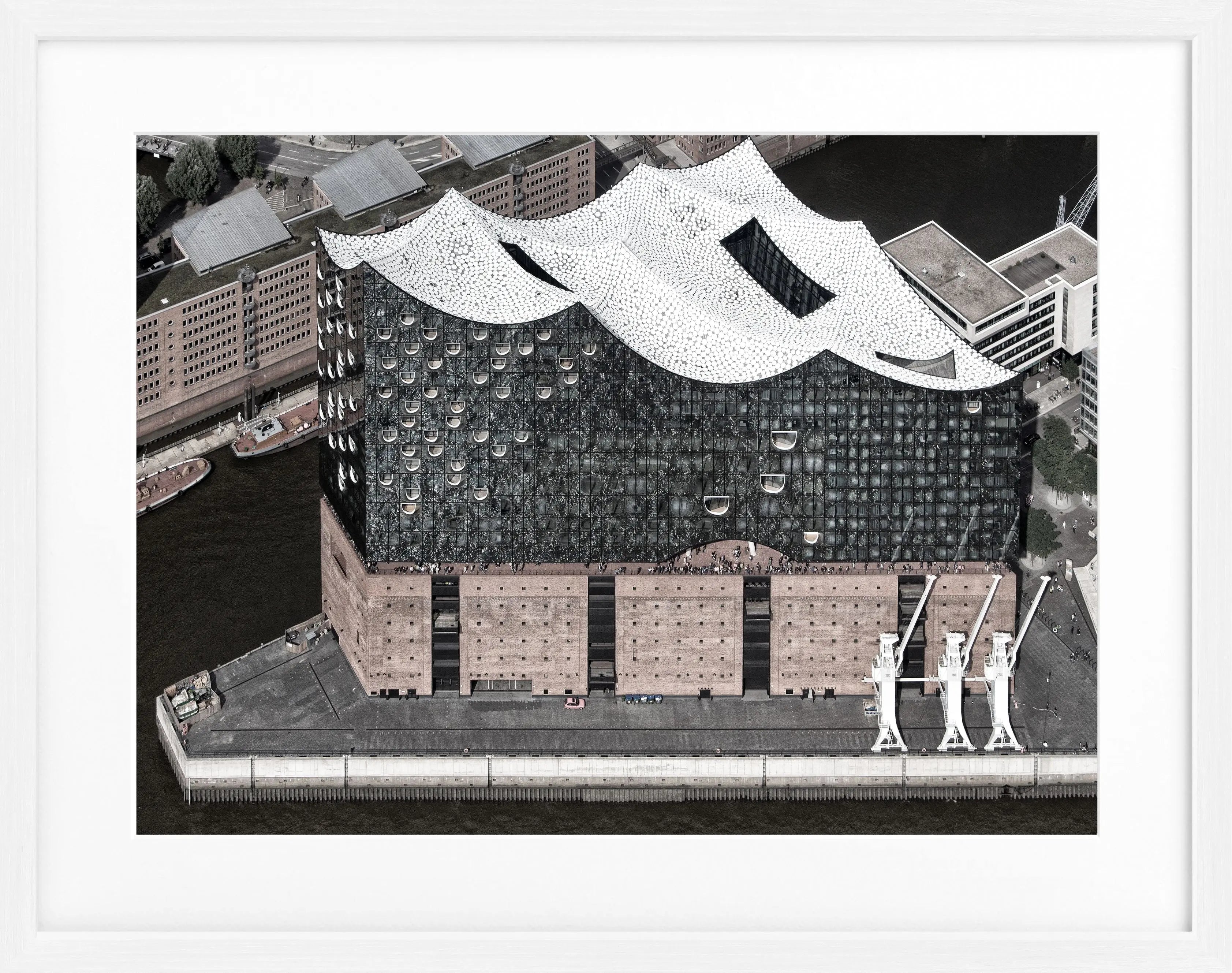 Schwarz-weiß Poster der Elbphilharmonie in Hamburg mit Rahmen, von Cosman-Photocollection, 31x25 cm.