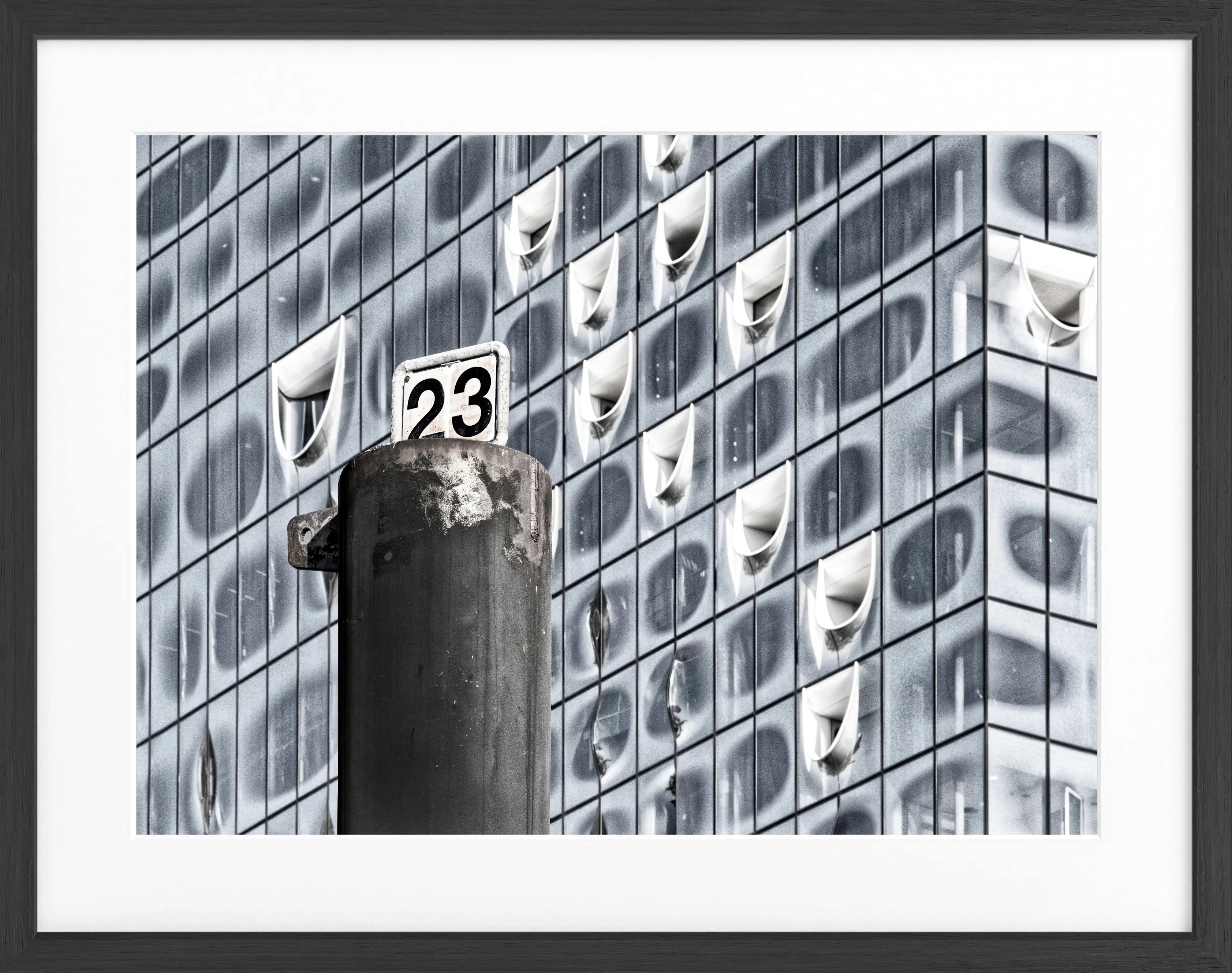 Schwarz-weiß Poster mit Rahmen, Hamburg Elphi Motiv, von Cosman-Photocollection, 31x25 cm, urbanes Stadtbild