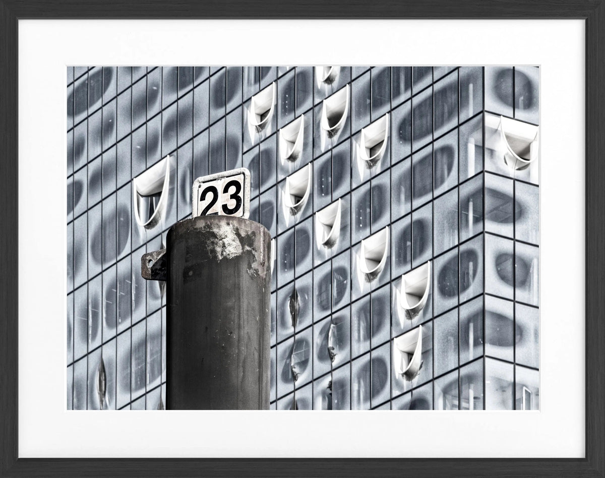 Schwarz-weiß Poster mit Rahmen von Cosman-Photocollection, Hamburg Elphi, 31cm x 25cm, kunstvolles Stadtmotiv