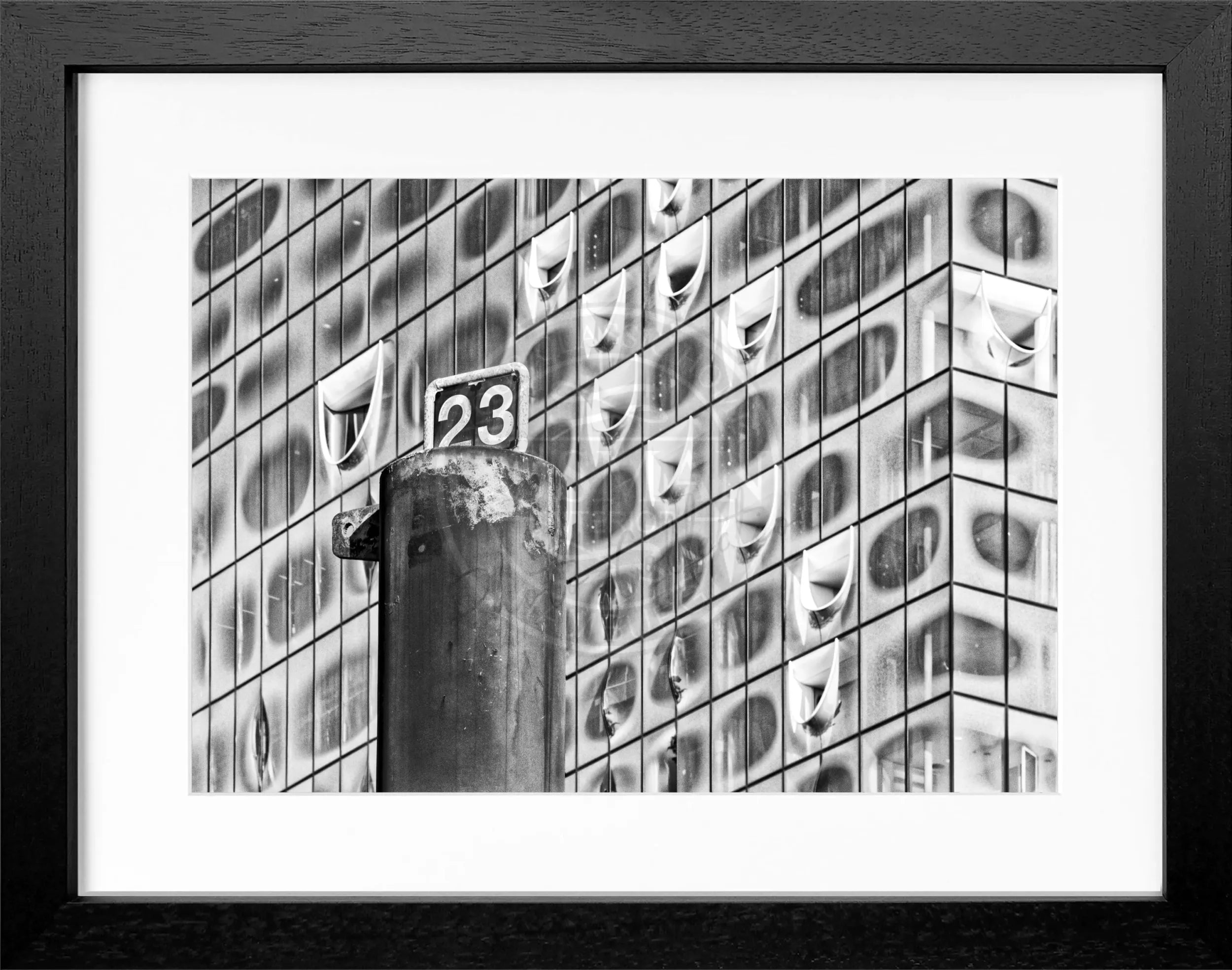Schwarz-weiß Poster mit Rahmen, Hamburg Elphi Motiv, 31x25cm, von Cosman-Photocollection, Wanddekoration für Hamburg-Liebhaber