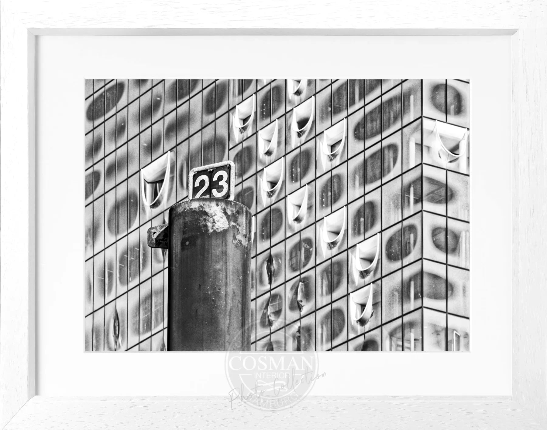 Schwarz-weiß Poster mit Rahmen von Hamburg Elphi, 31x25 cm, von Cosman-Photocollection, stimmungsvoller Stadtansicht