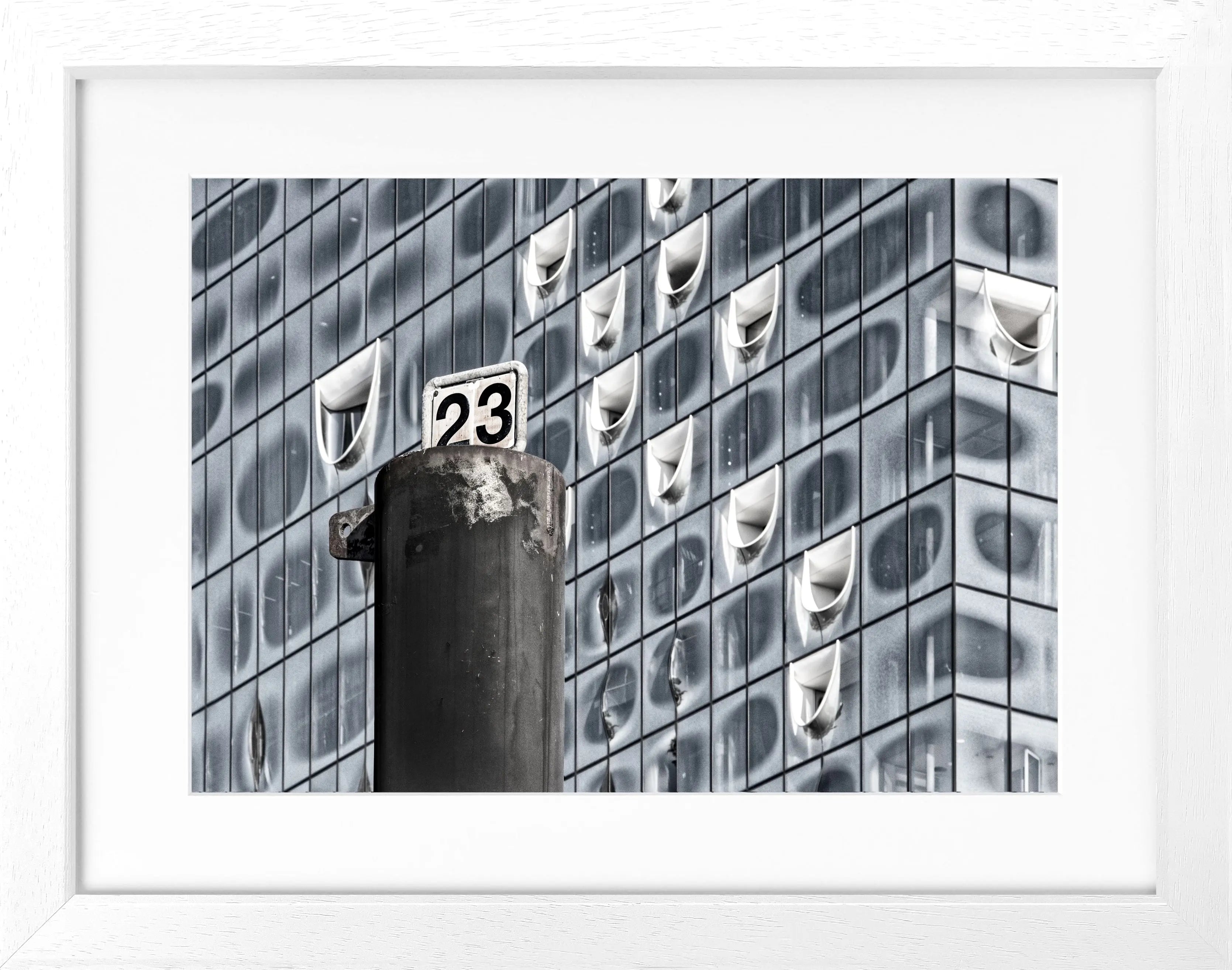 Schwarz-weiß Poster mit Rahmen, Hamburg Elphi, von Cosman-Photocollection, 31x25 cm, urbanes Stadtbild in elegantem Design