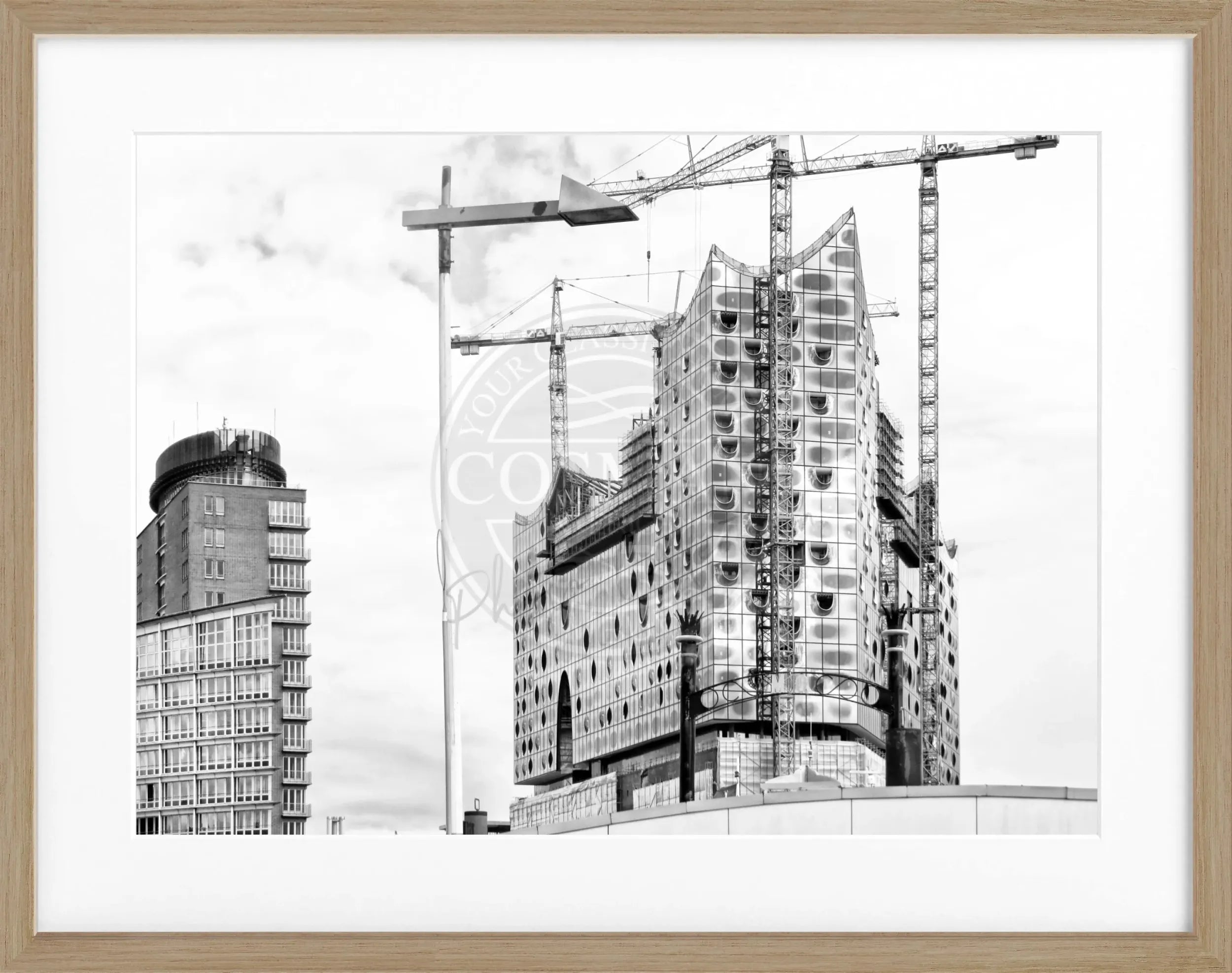 Schwarz-weiß Poster mit Rahmen von Hamburgs Elphi-Attraktion, von Cosman-Photocollection, 31x25cm, Wanddekoration.