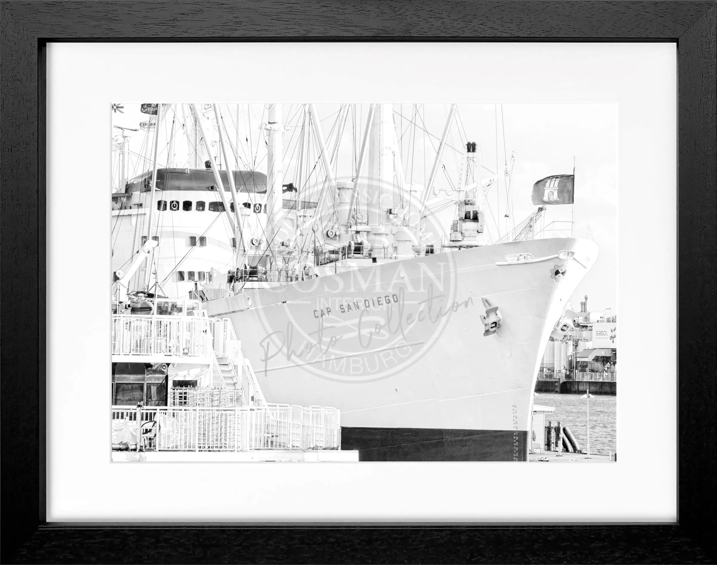 Schwarz-weiß Poster mit Rahmen, Hamburg Hafen, Cap San Diego, von Cosman-Photocollection, 31x25cm, maritimes Motiv