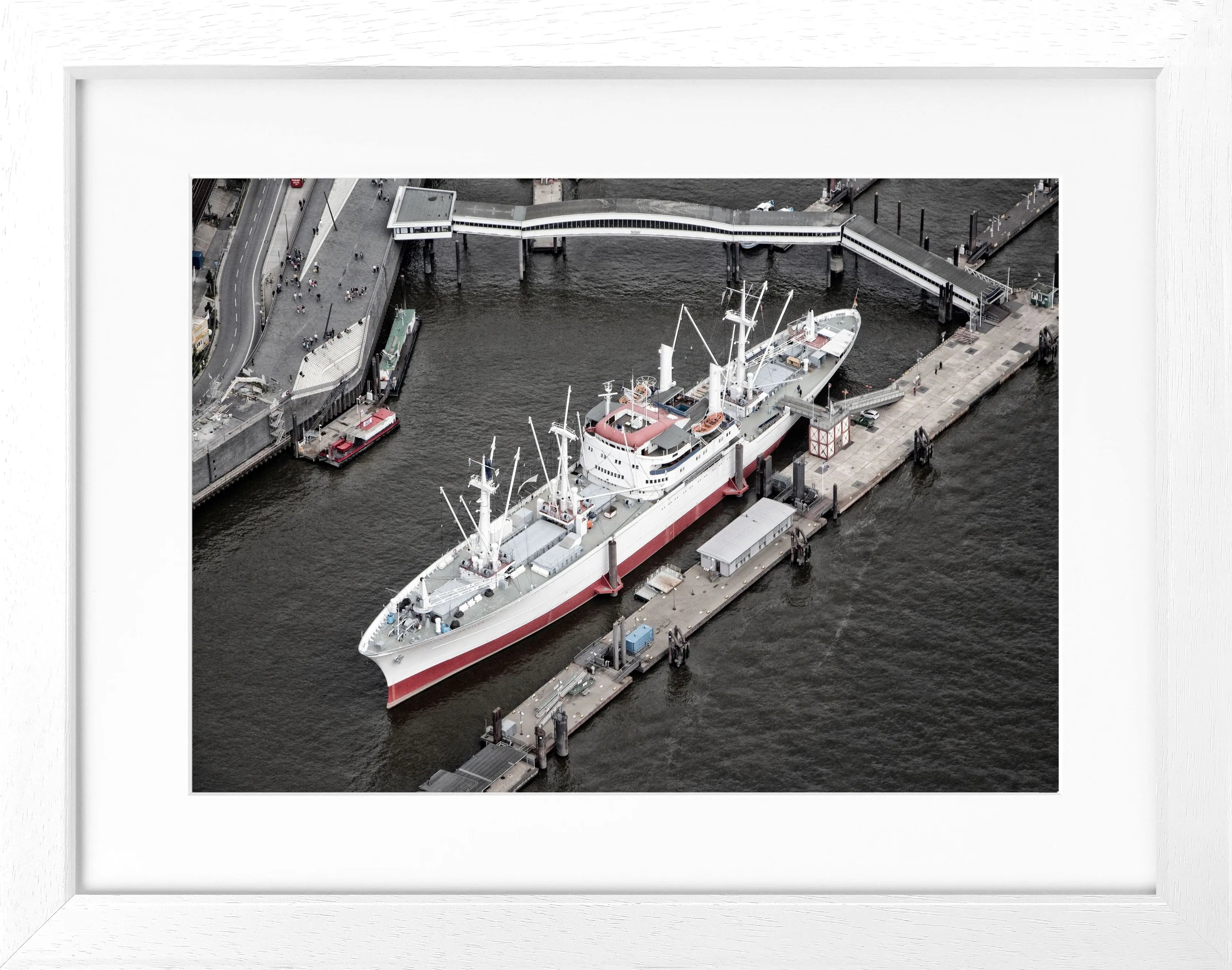 Schwarz-weiß Poster mit Rahmen, Hamburg Hafen Cap San Diego, von Cosman-Photocollection, 31x25cm, maritimes Motiv.