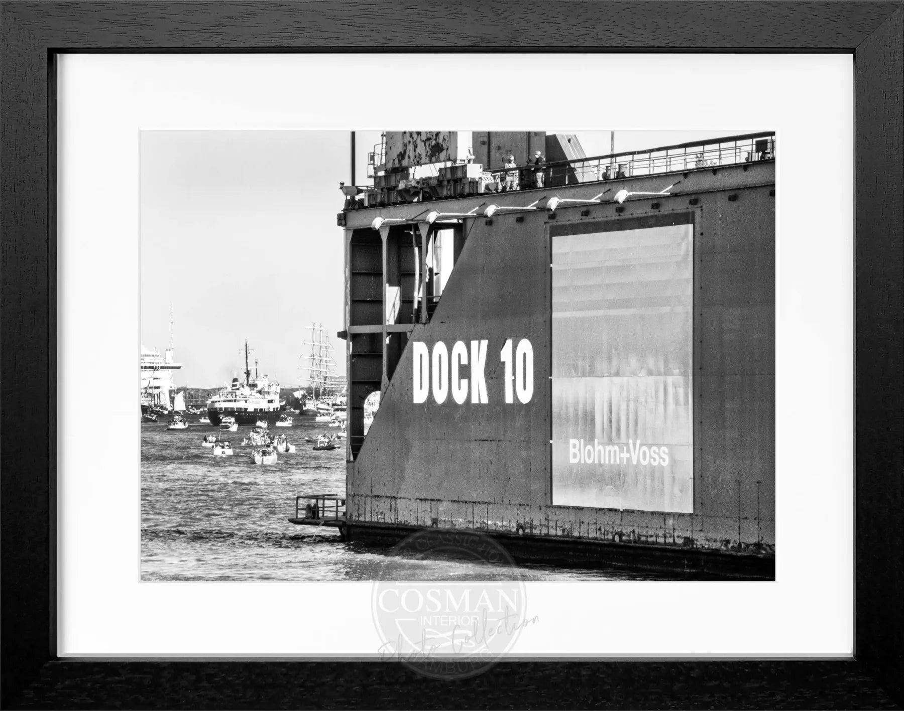 Schwarz-weiß Poster mit Rahmen, Hamburg Hafen Dock 10, von Cosman-Photocollection, 31x25 cm, maritime Stadtansicht
