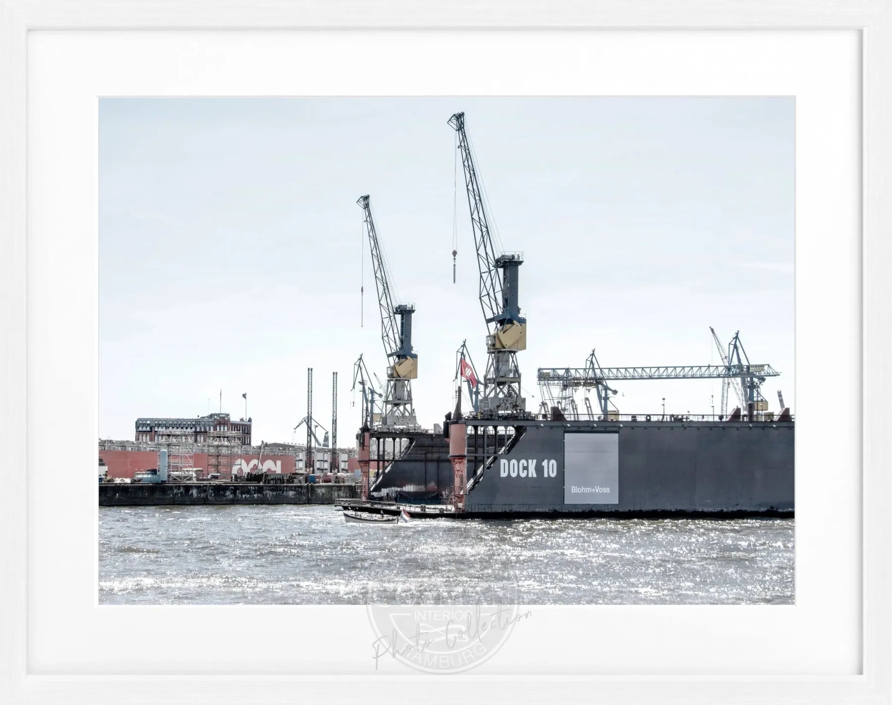 Schwarz-Weiß-Poster mit Rahmen von Hamburg Hafen 'Dock 10' HH34 von Cosman-Photocollection, 31x25cm, maritime Stadtansicht