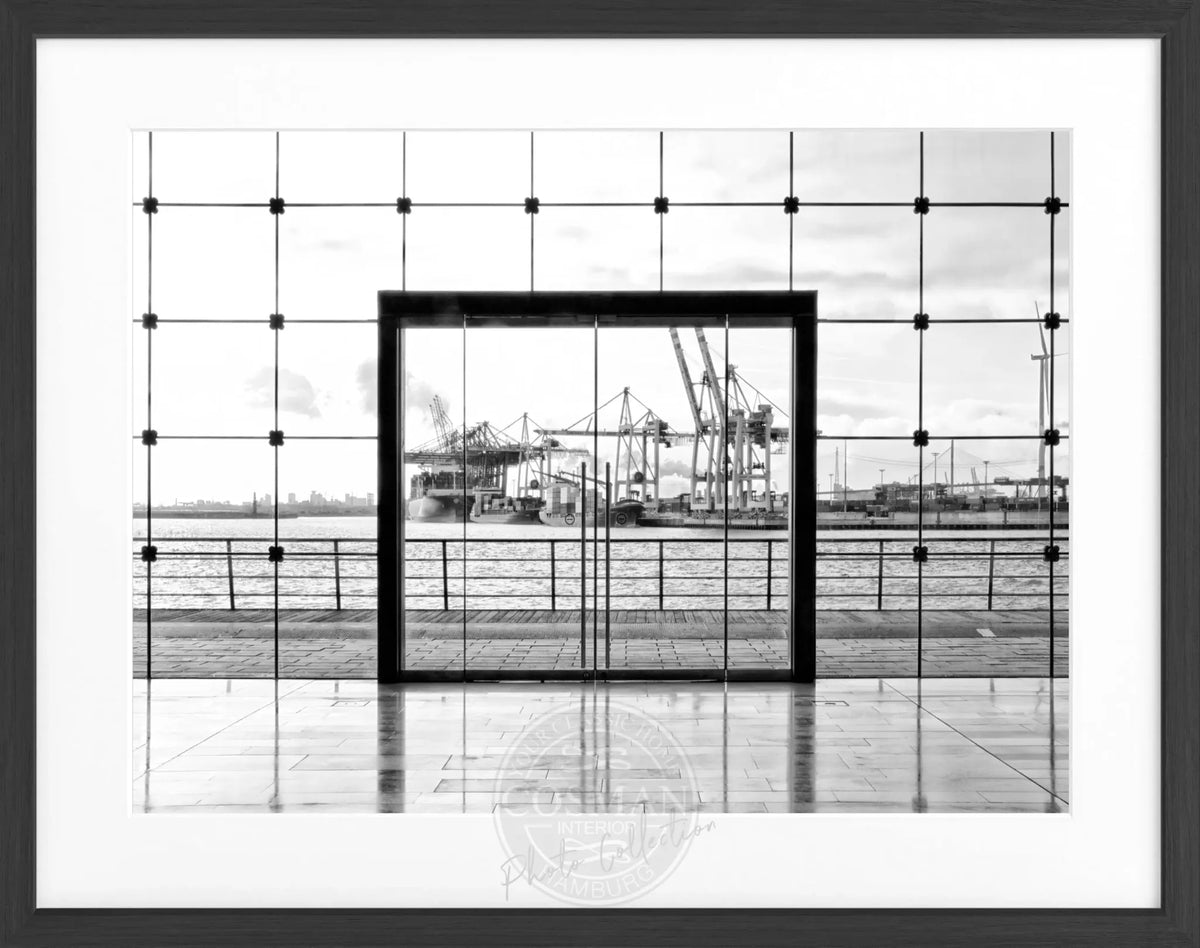 Schwarz-weiß Poster mit Rahmen von Hamburg Hafen, von Cosman-Photocollection, 31x25 cm, maritime Stadtansicht