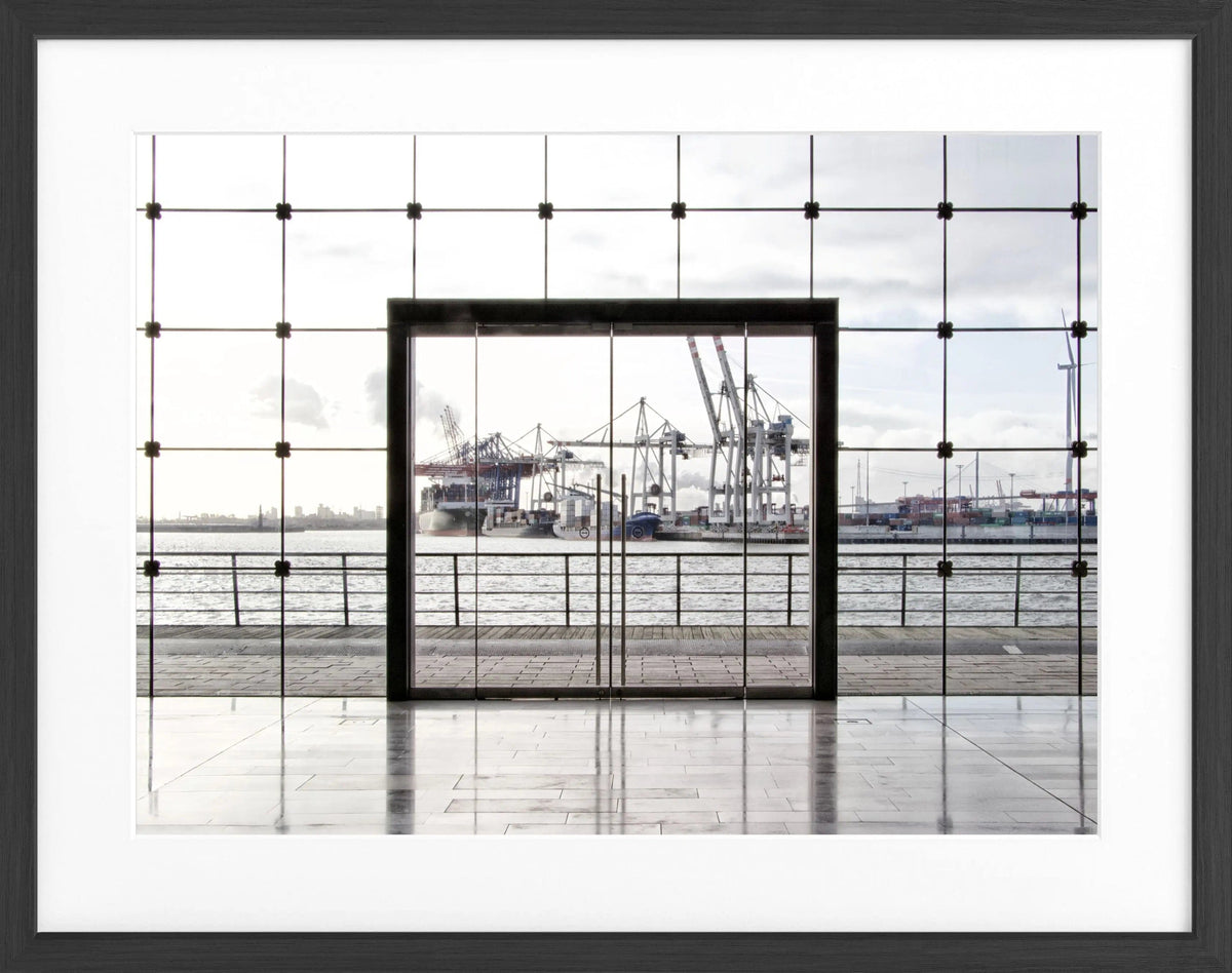Schwarz-weiß Poster mit Rahmen, Hamburg Hafen Motiv, von Cosman-Photocollection, 31cm x 25cm, stimmungsvoller Hafenblick