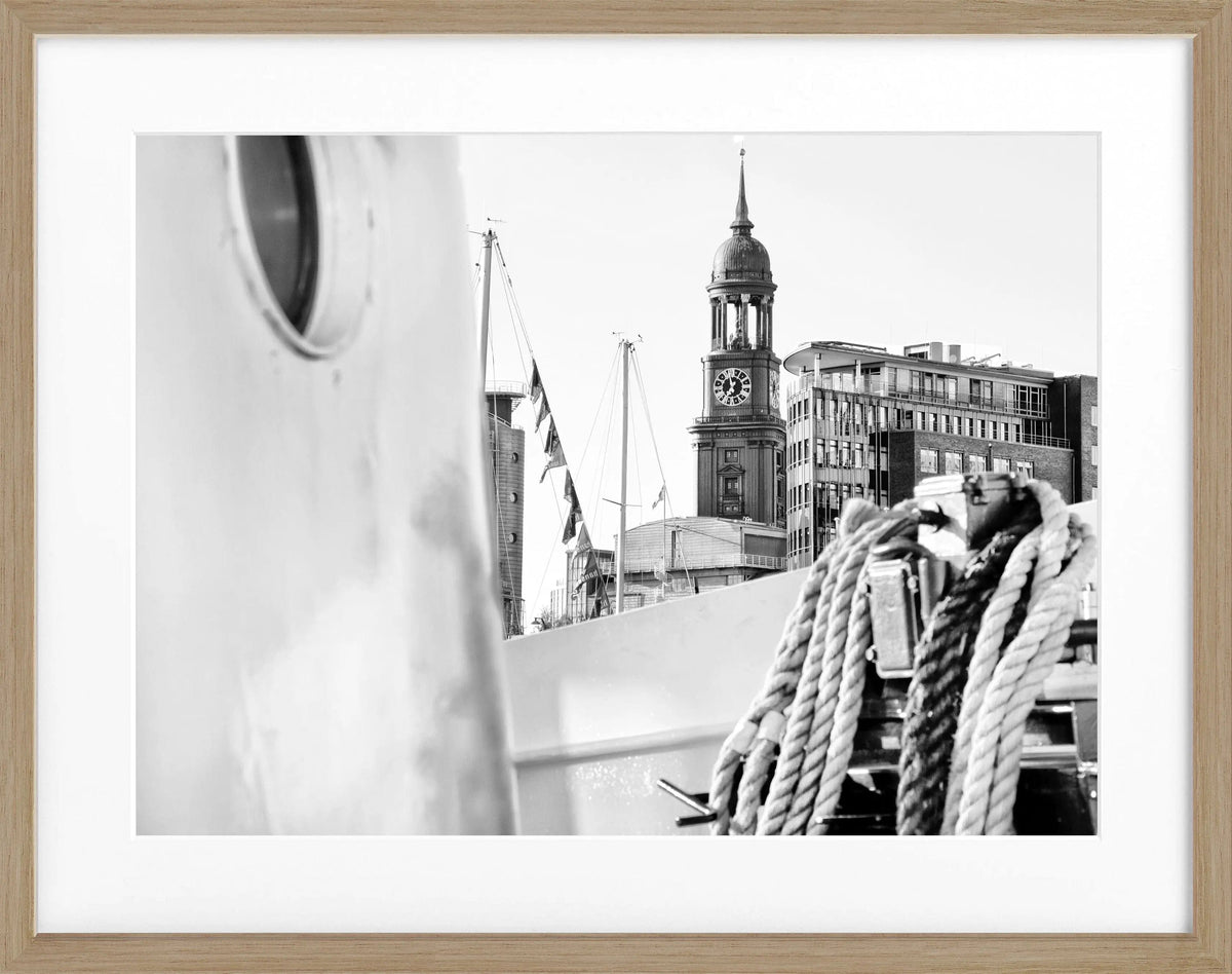 Schwarz-weiß Poster mit Rahmen von Hamburg 'Michel' HH19, von Cosman-Photocollection, 31x25 cm, Wanddekoration