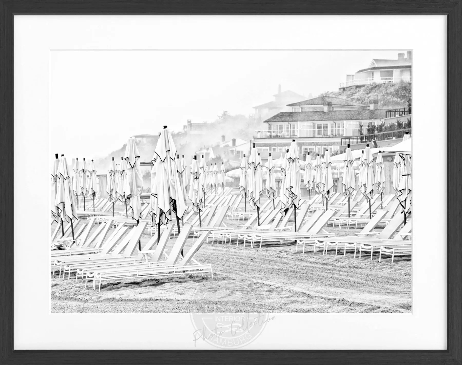 Schwarz-weißer Poster mit Rahmen, Hamptons Long Island Beach Motiv, 31x25 cm, von Cosman-Photocollection
